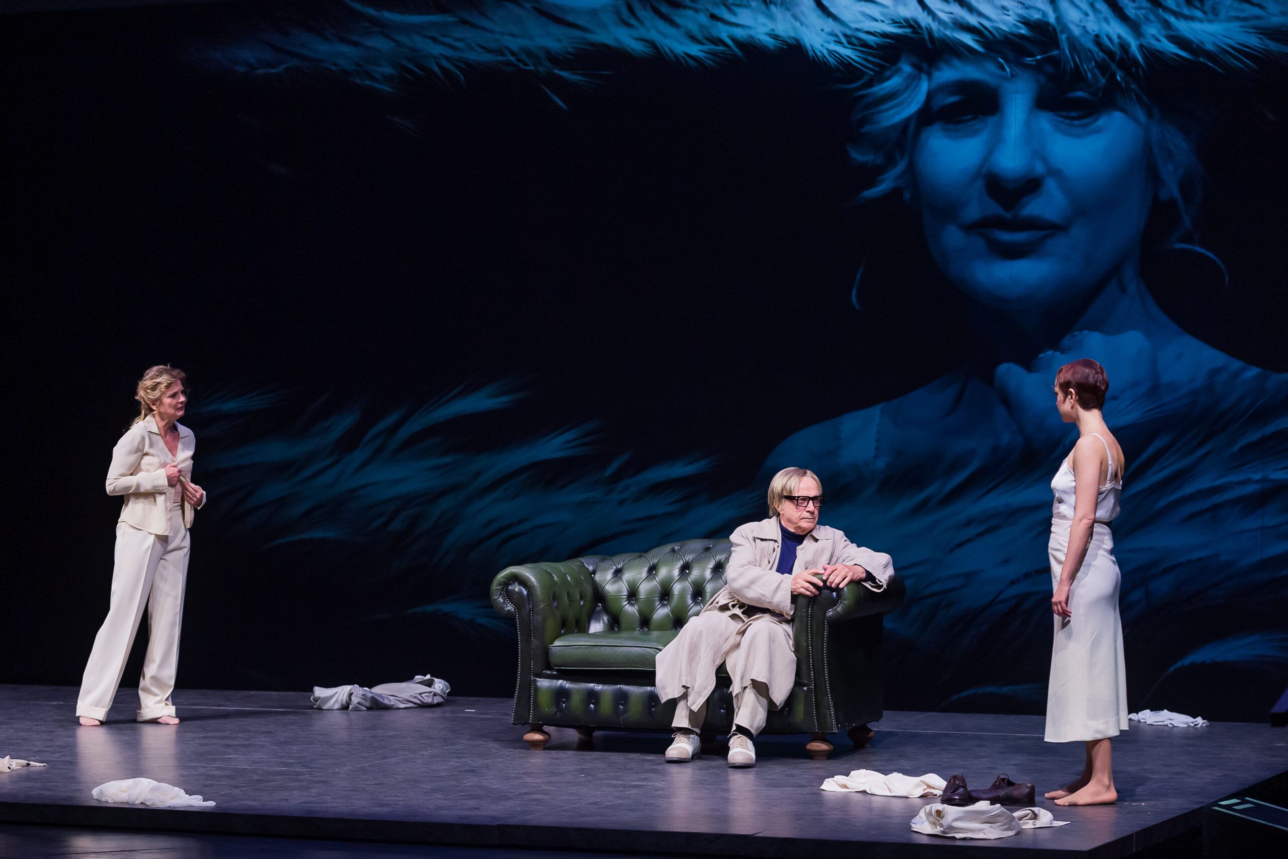 Foto di scena dello spettacolo Non si sa come di Luigi Pirandello, con Franco Branciaroli, regia di Paolo Valerio