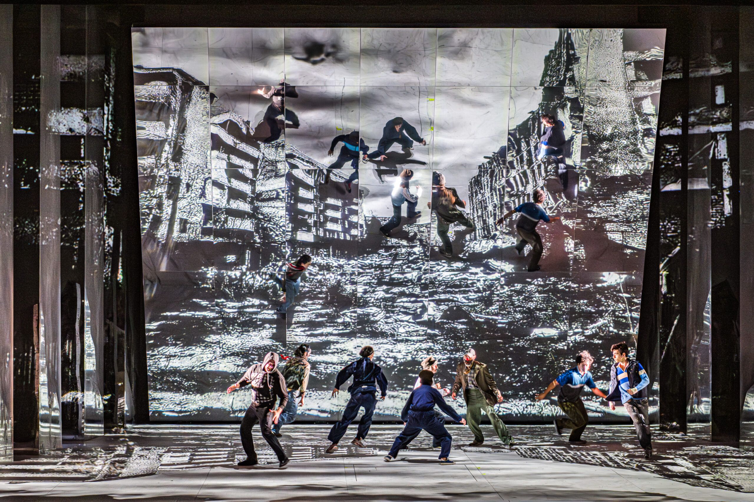 Foto di scena dello spettacolo Romeo e Giulietta di William Shakespeare, regia di Paolo Valerio