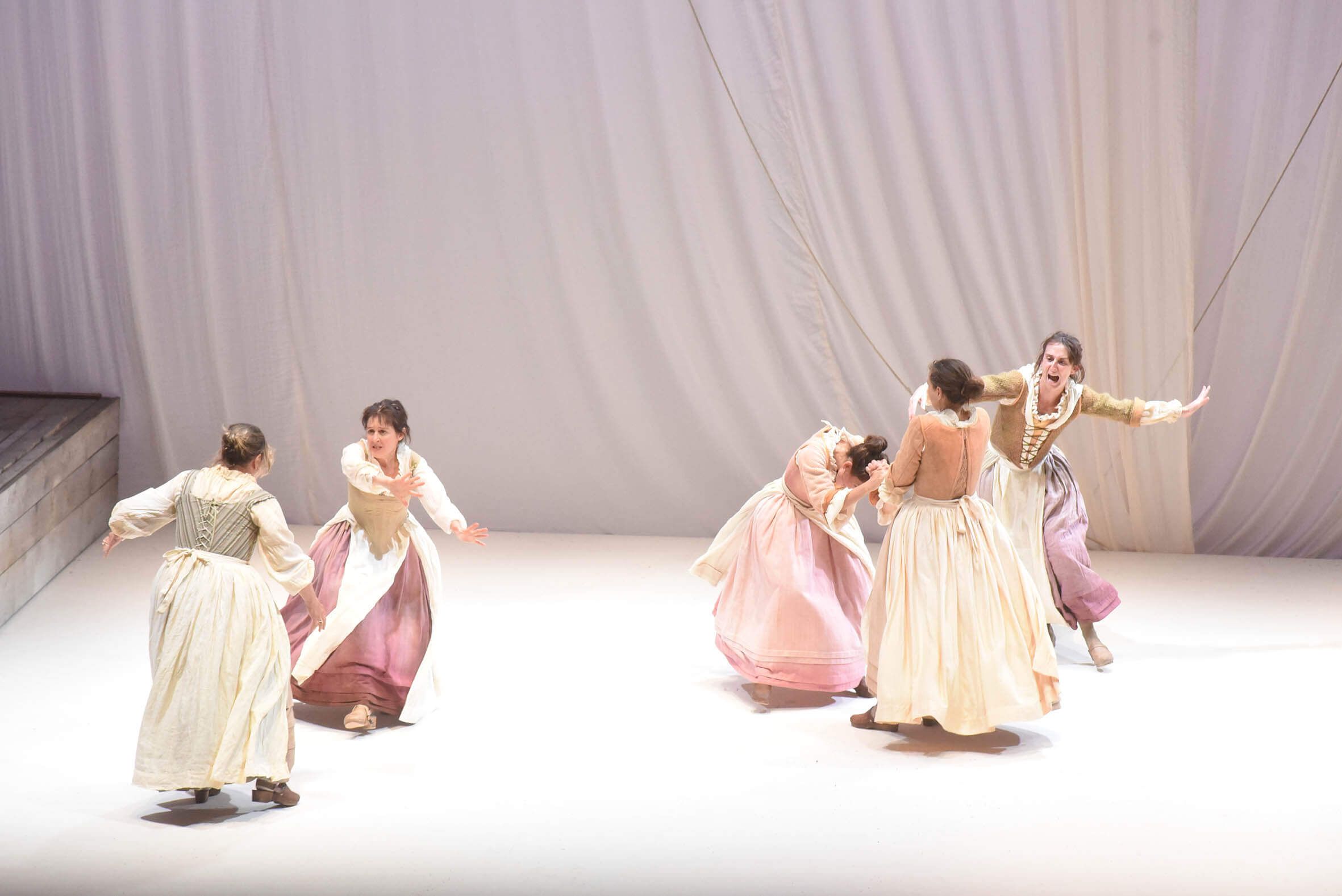 Foto di scena dello spettacolo Le baruffe chiozzotte di Carlo Goldoni, regia di Paolo Valerio