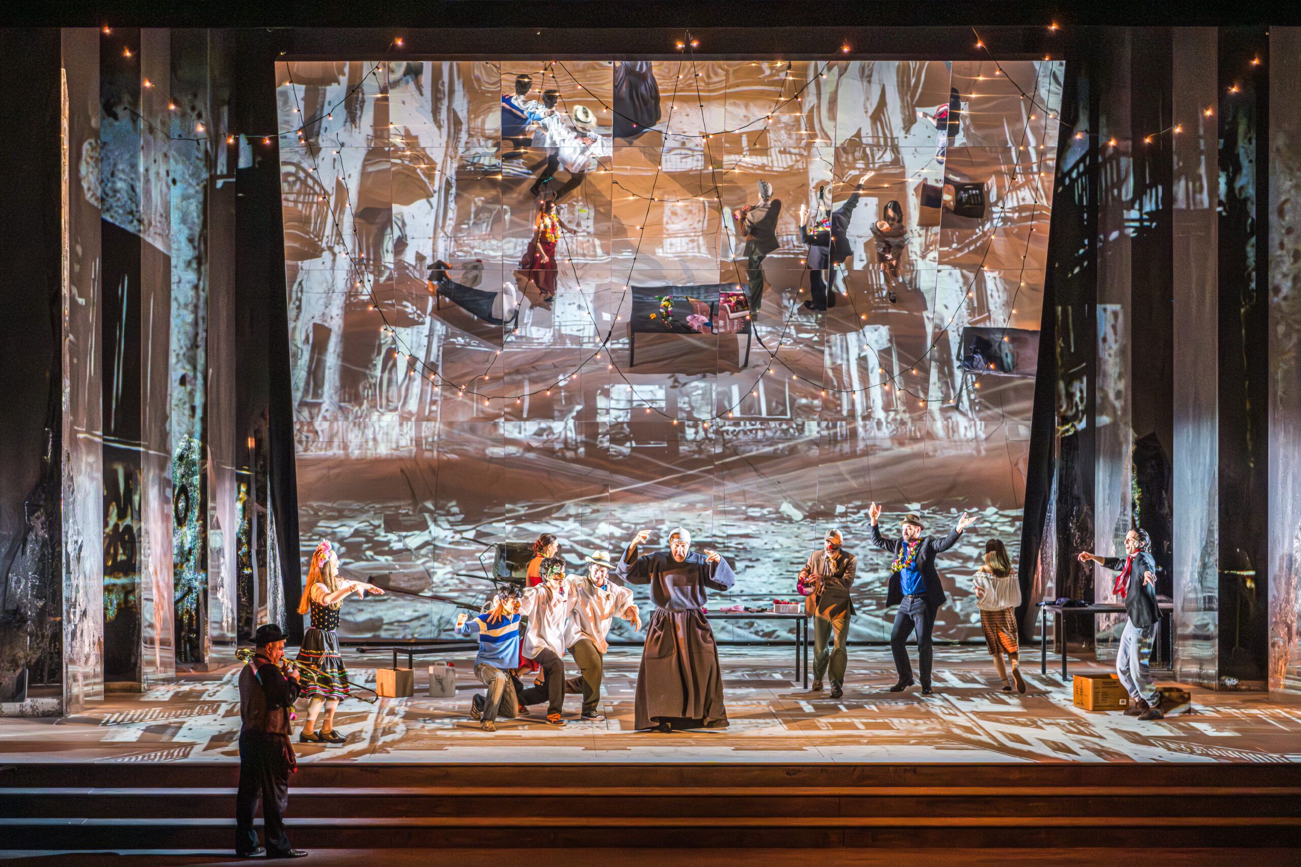 Foto di scena dello spettacolo Romeo e Giulietta di William Shakespeare, regia di Paolo Valerio