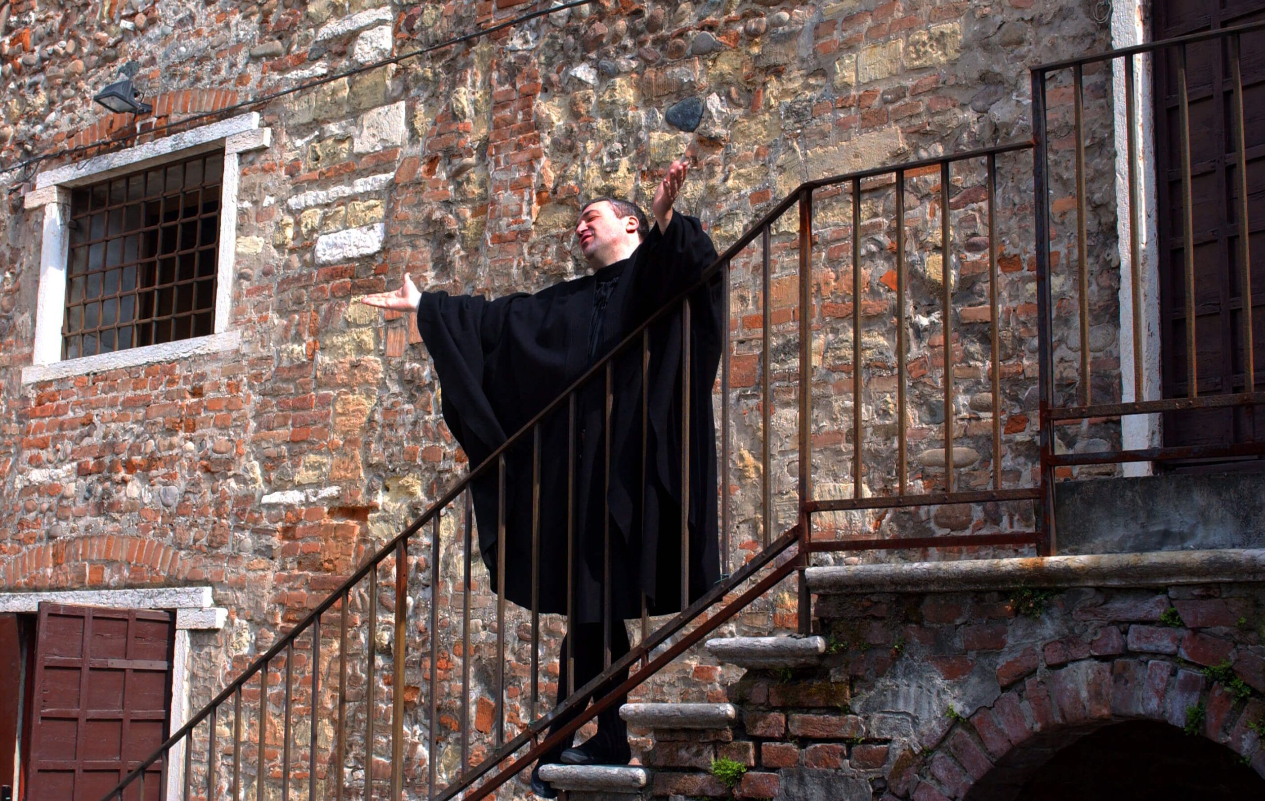 Foto di scena dello spettacolo Romeo e Giulietta di William Shakespeare, regia di Paolo Valerio
