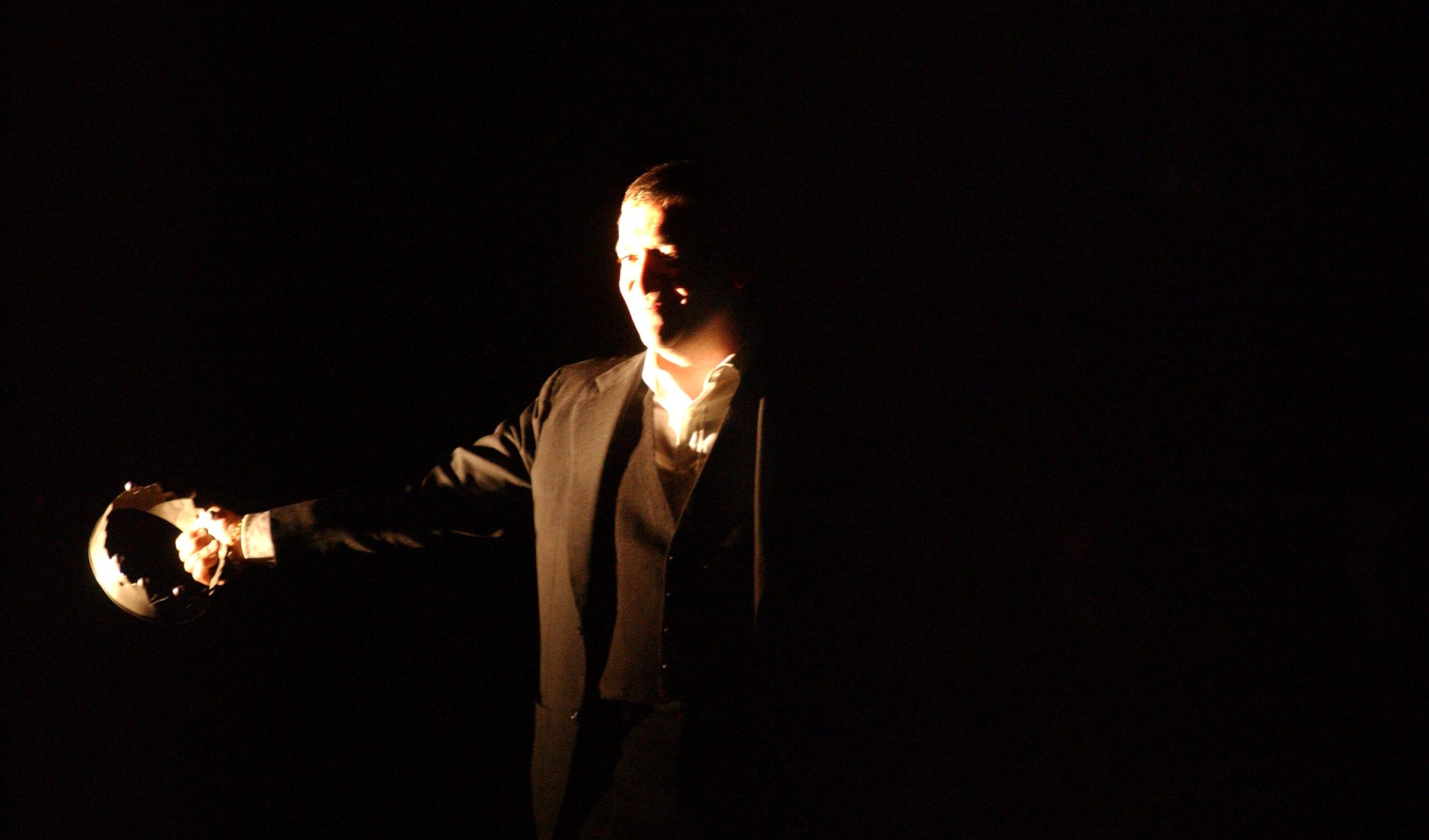 Foto di scena dello spettacolo Amleto da William Shakespeare, regia di Paolo Valerio