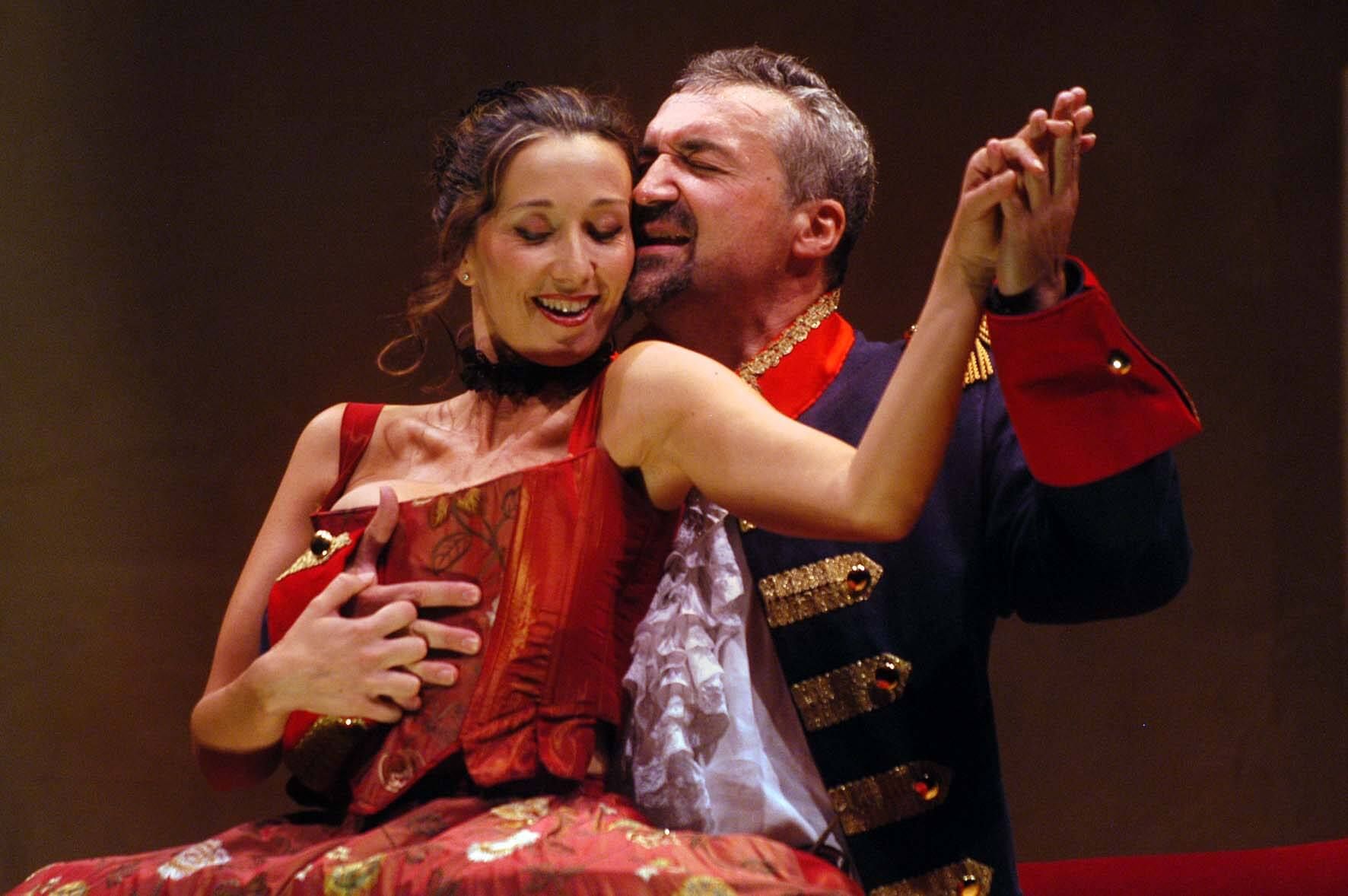 Foto di scena dello spettacolo L'amante militare di Carlo Goldoni, regia di Paolo Valerio