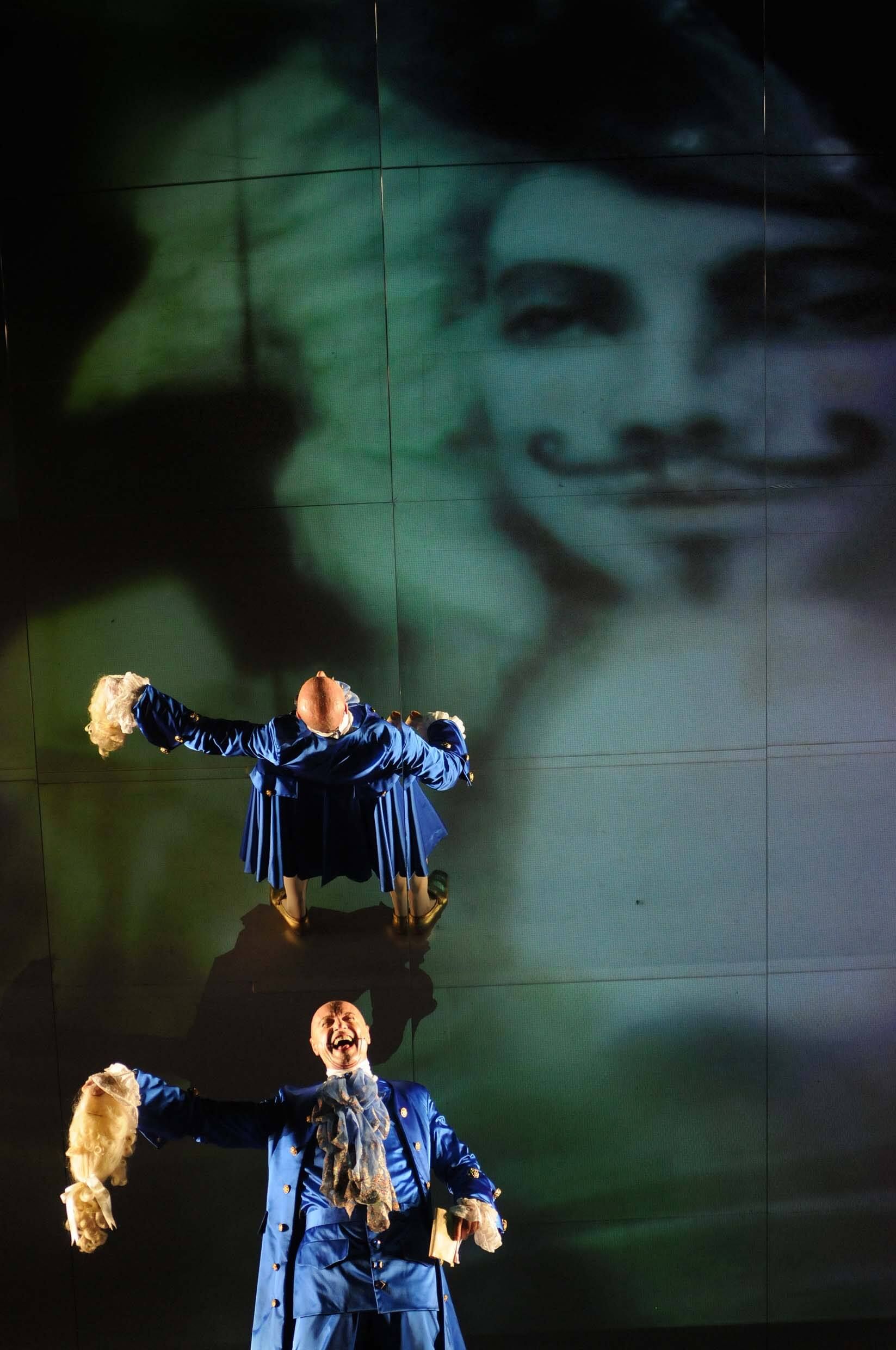 Foto di scena dello spettacolo Il bugiardo di Carlo Goldoni, regia di Paolo Valerio
