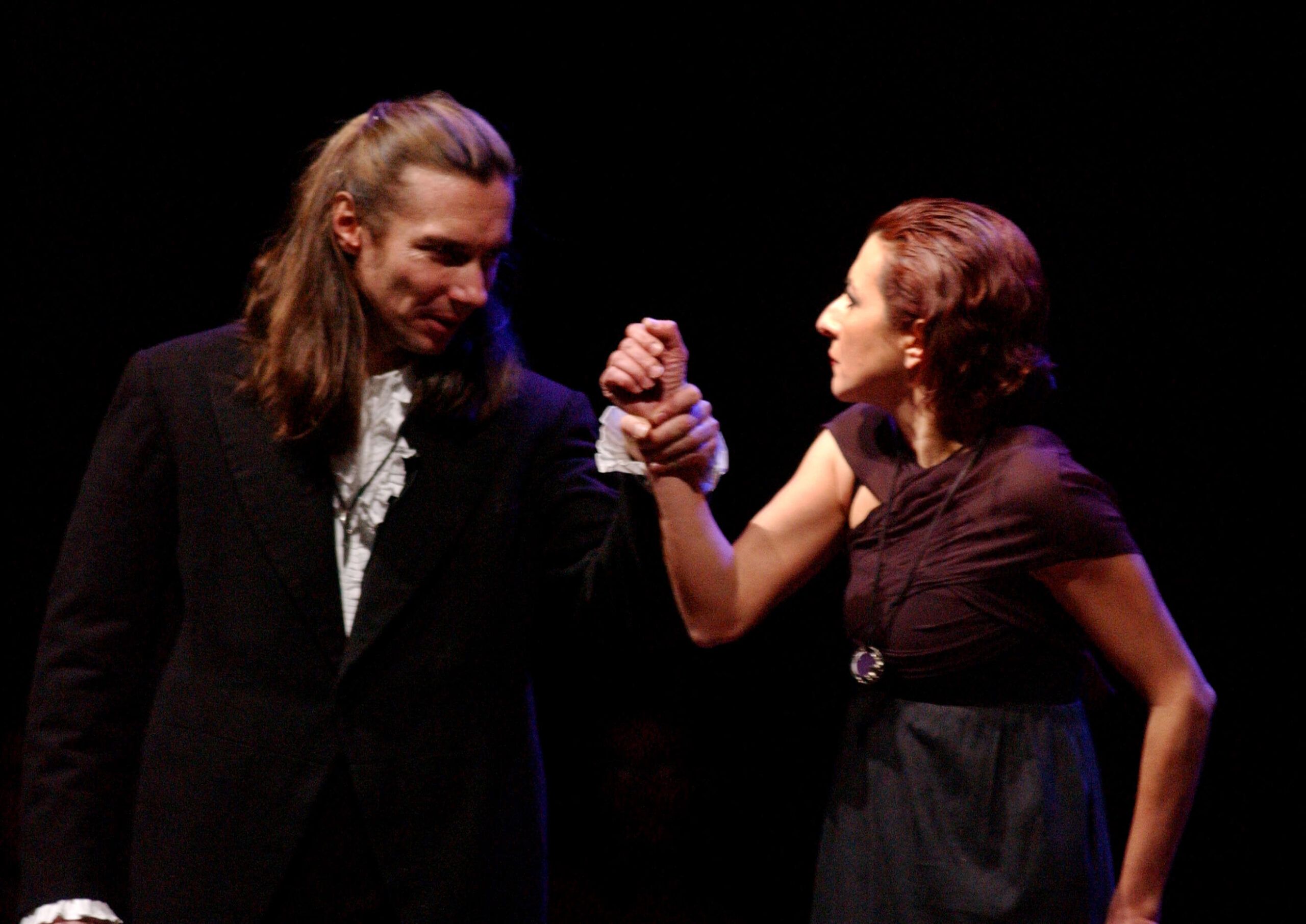 Foto di scena dello spettacolo Amleto da William Shakespeare, regia di Paolo Valerio