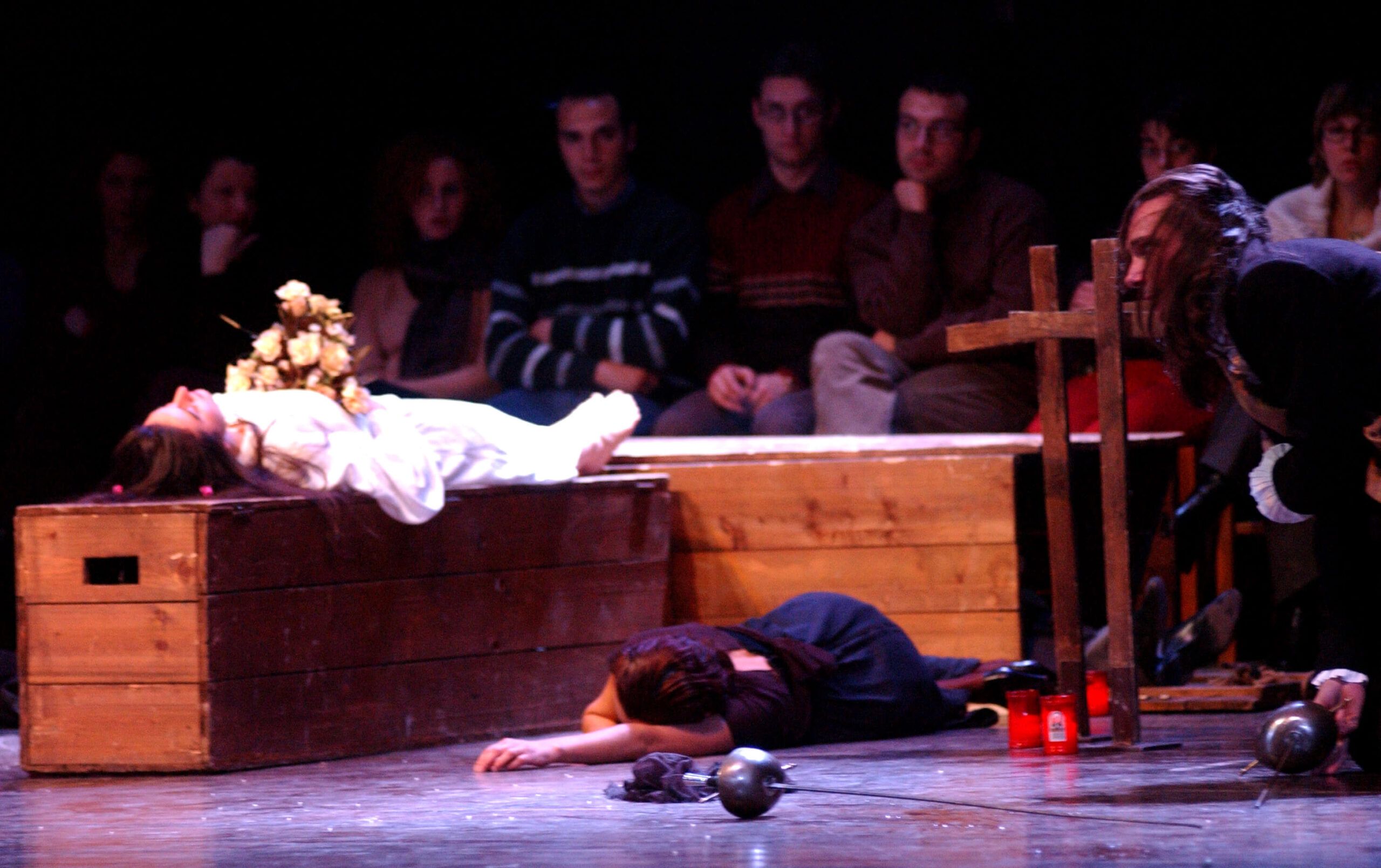 Foto di scena dello spettacolo Amleto da William Shakespeare, regia di Paolo Valerio