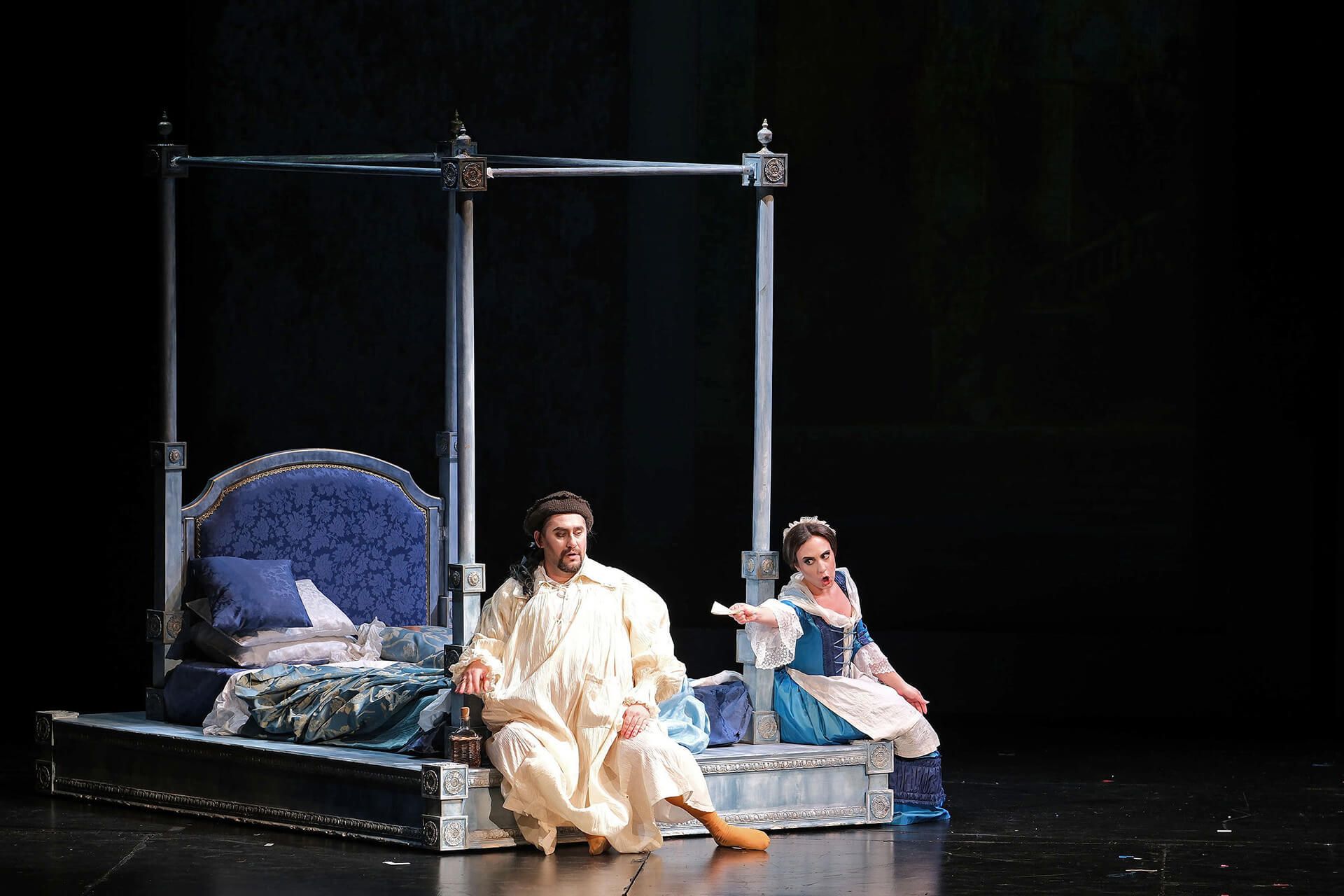 Foto di scena dell'opera Falstaff diretta da Paolo Valerio