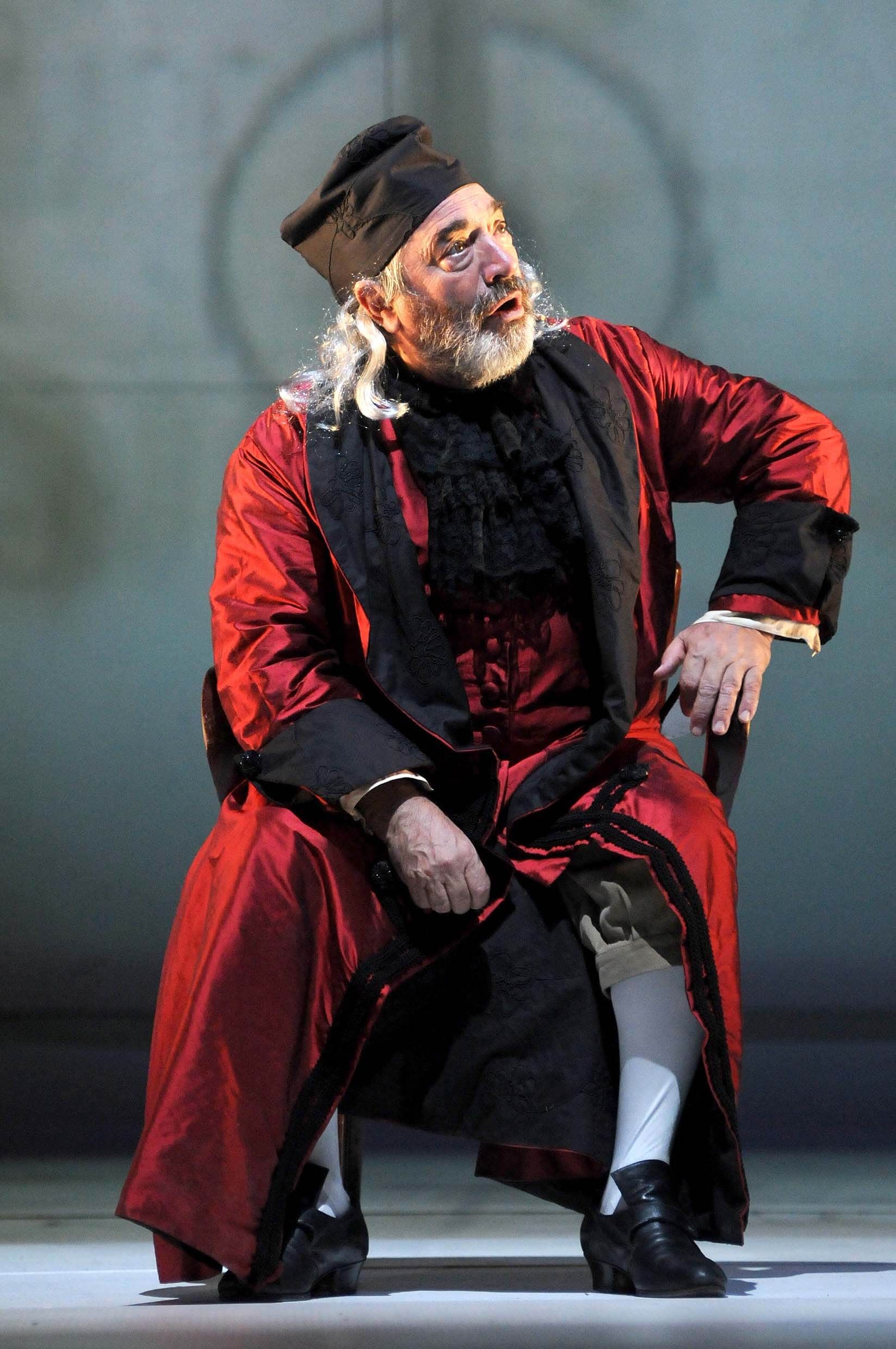 Foto di scena dello spettacolo Il bugiardo di Carlo Goldoni, regia di Paolo Valerio