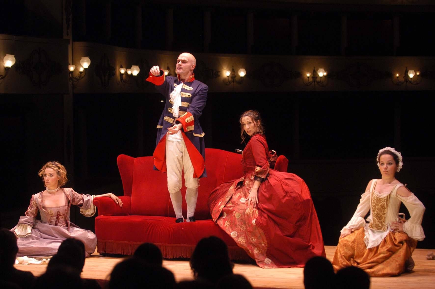 Foto di scena dello spettacolo L'amante militare di Carlo Goldoni, regia di Paolo Valerio