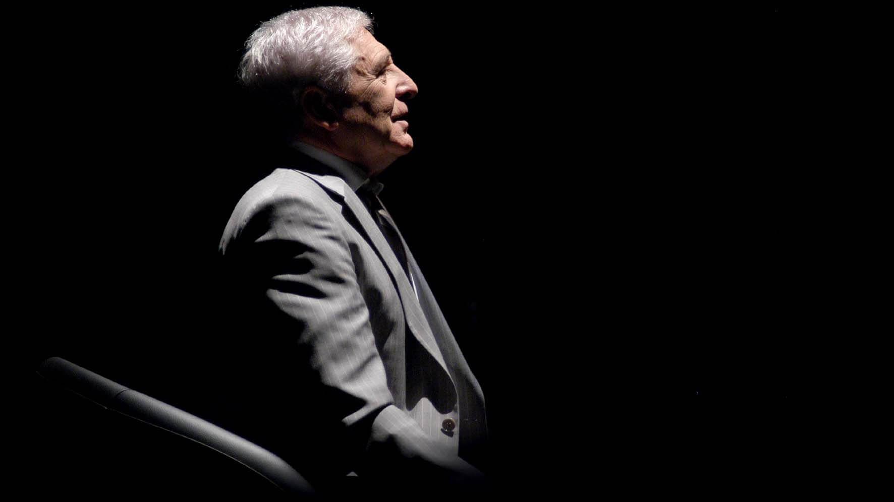 Foto di scena dello spettacolo Sette Piani da Dino Buzzati, regia di Paolo Valerio