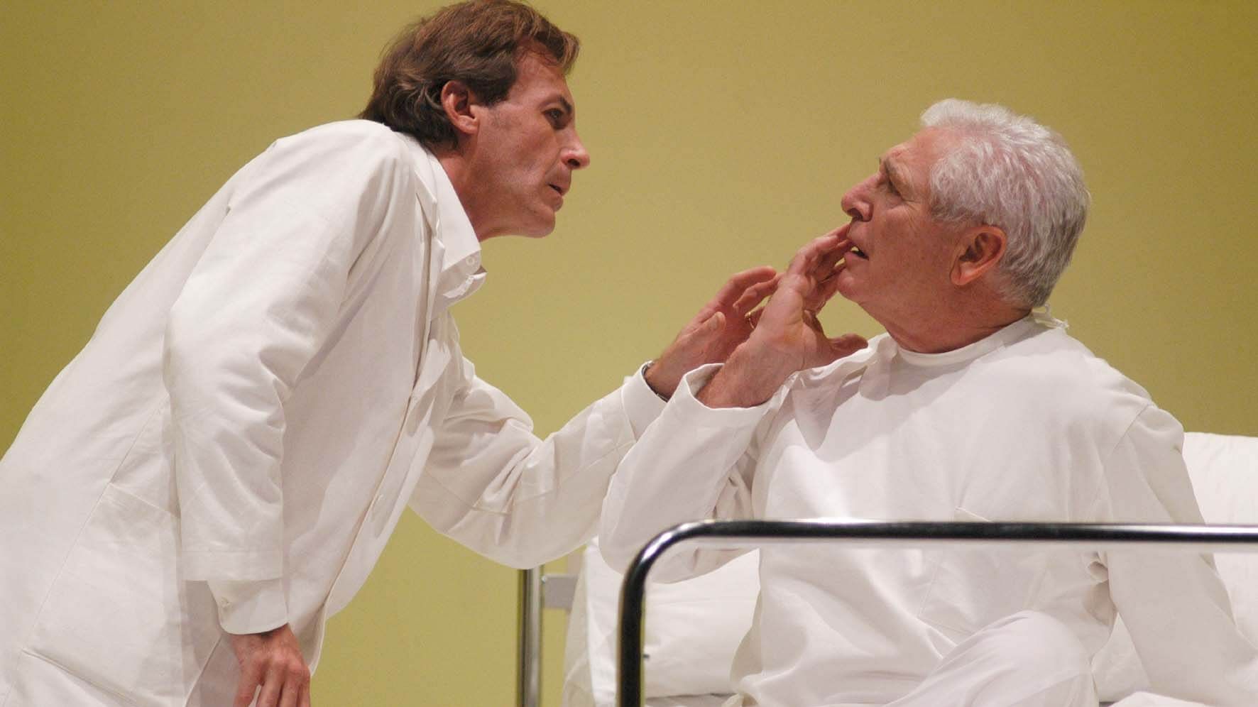 Foto di scena dello spettacolo Sette Piani da Dino Buzzati, regia di Paolo Valerio
