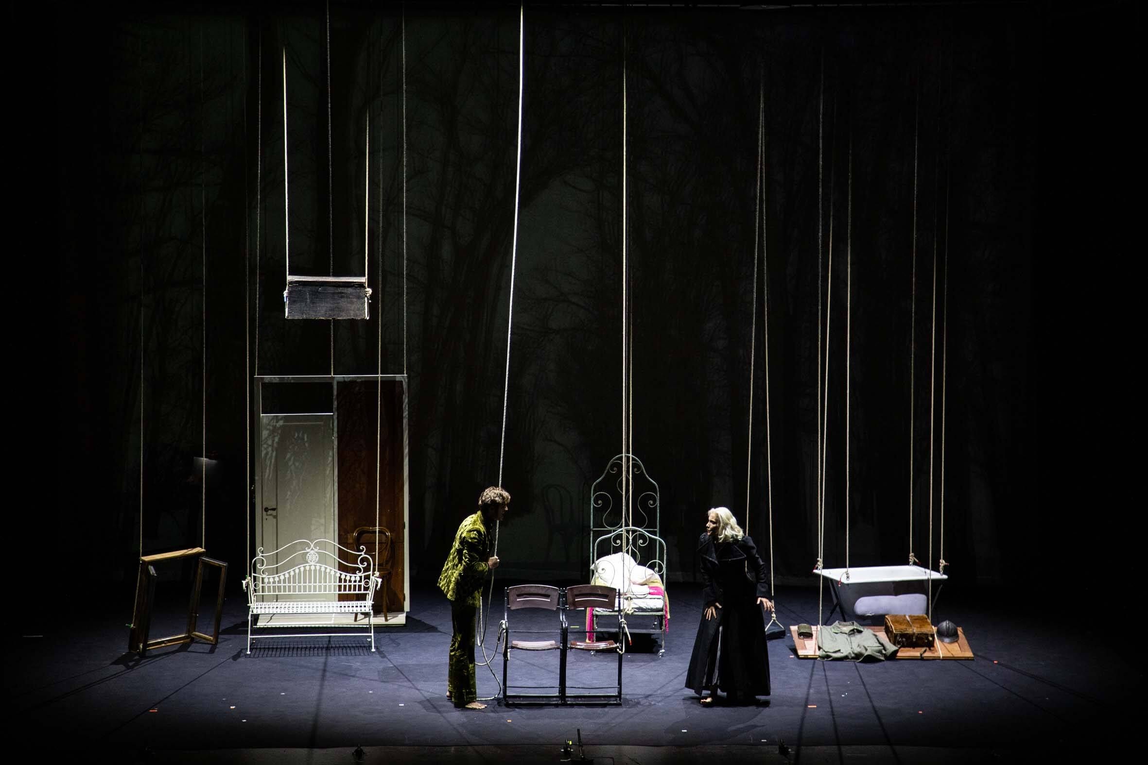 Foto di scena dello spettacolo Jezabel, tratto da Iréne Nèmirovsky, regia di Paolo Valerio