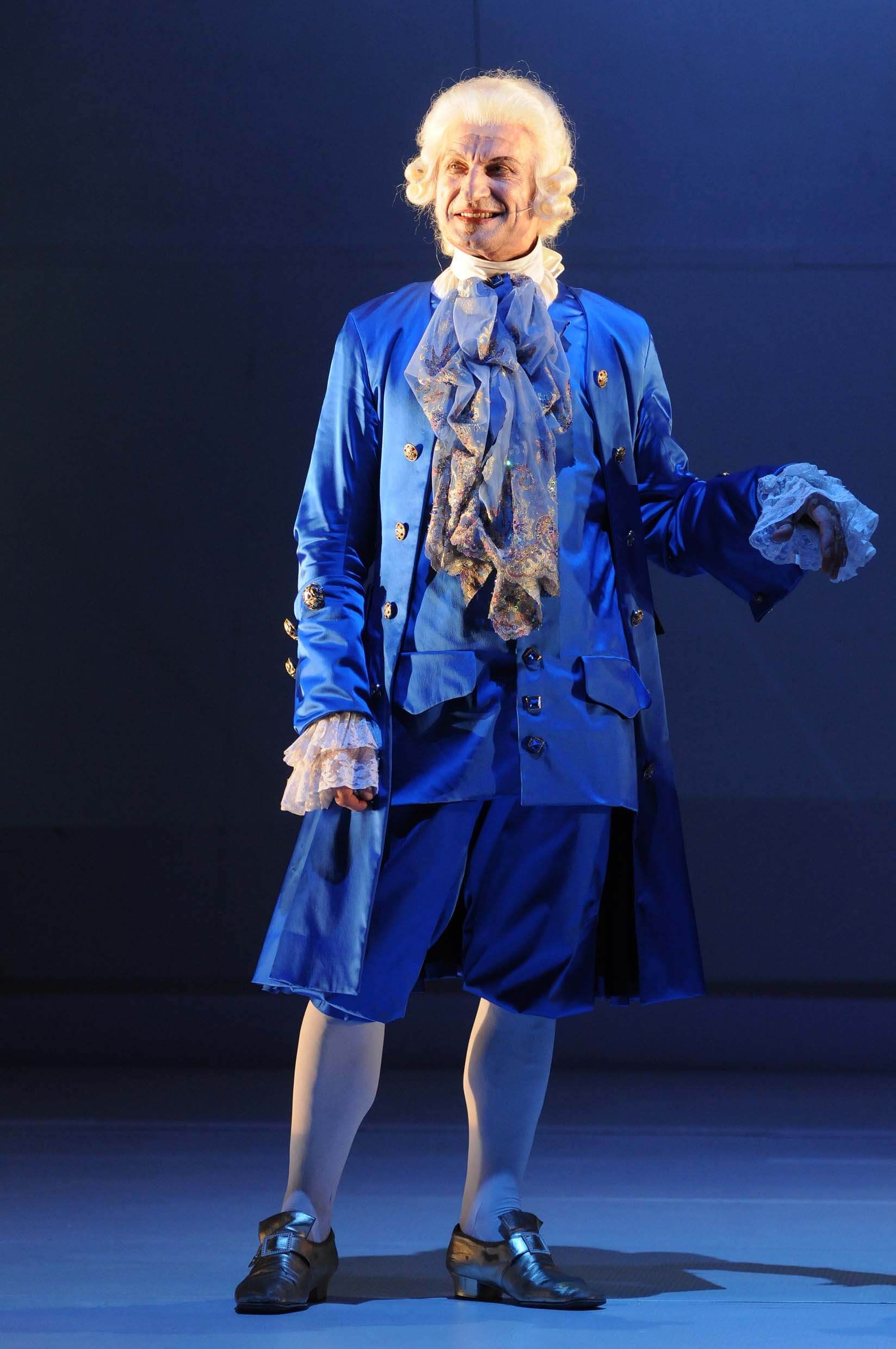 Foto di scena dello spettacolo Il bugiardo di Carlo Goldoni, regia di Paolo Valerio