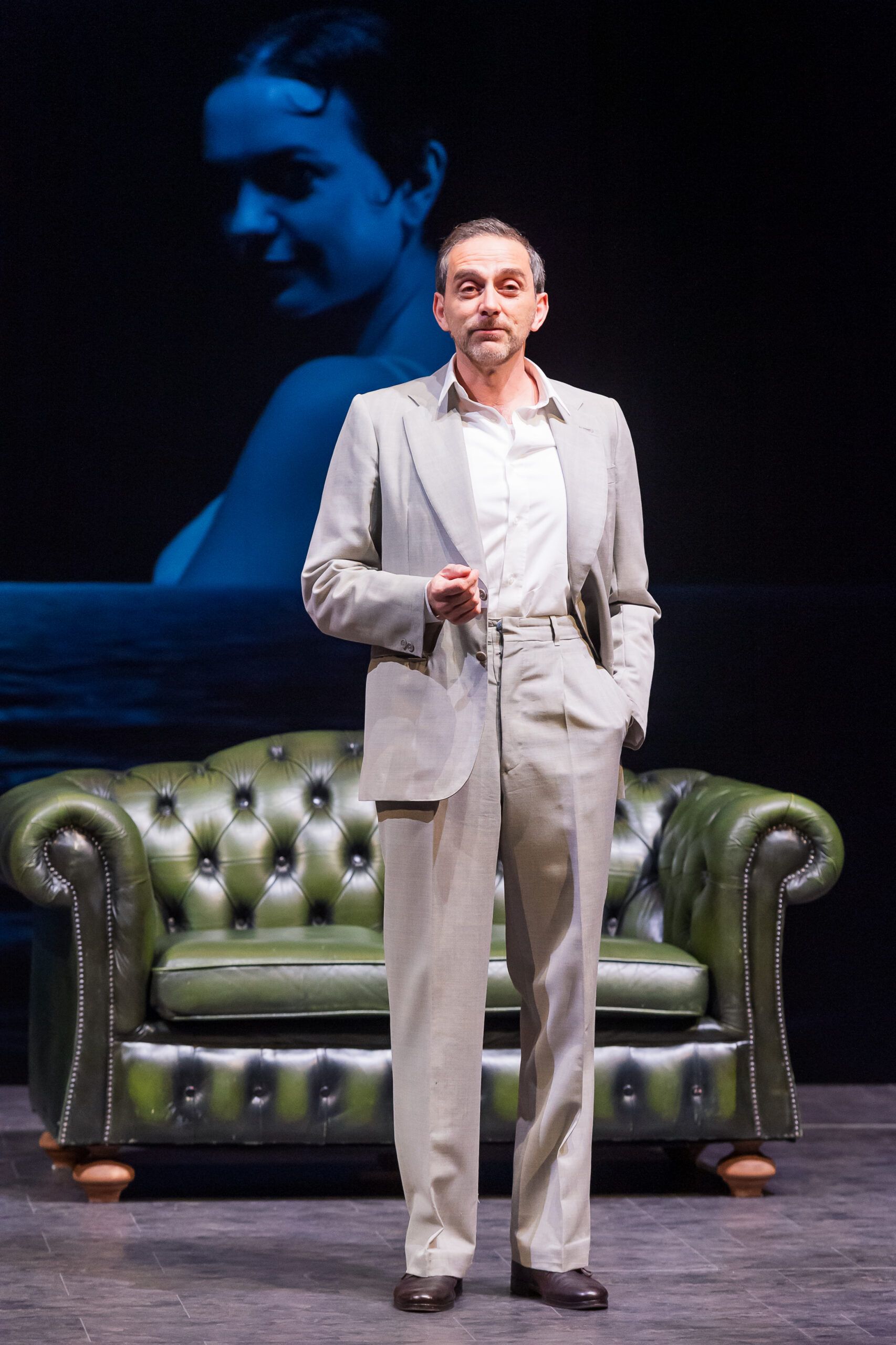 Foto di scena dello spettacolo Non si sa come di Luigi Pirandello, con Franco Branciaroli, regia di Paolo Valerio