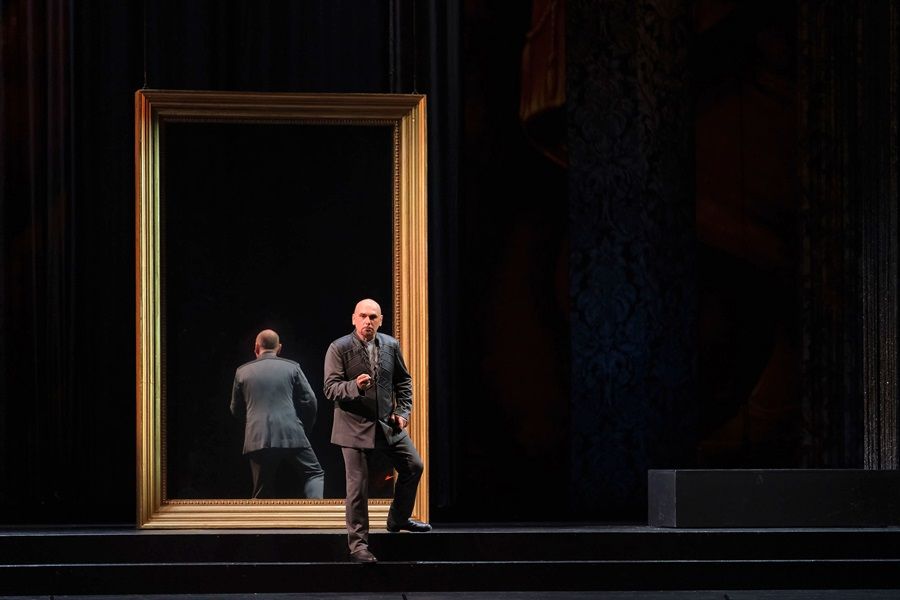 Foto di scena dell'opera Amleto diretto da Paolo Valerio