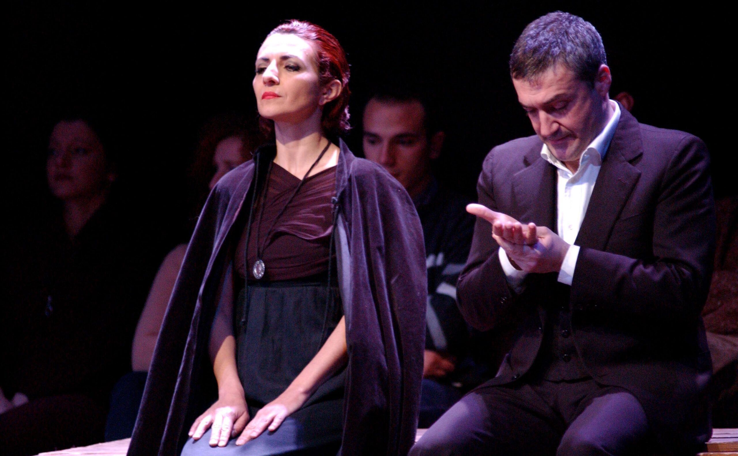 Foto di scena dello spettacolo Amleto da William Shakespeare, regia di Paolo Valerio