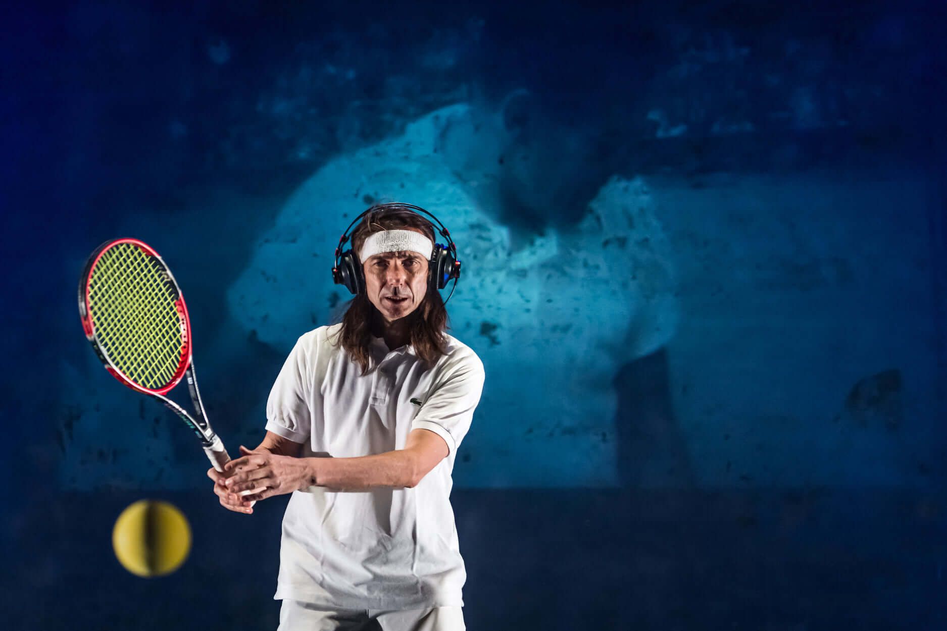 Foto di scena dello spettacolo Il Muro Trasparente, Delirio di un tennista sentimentale, con Paolo Valerio, Regia di Paolo Valerio