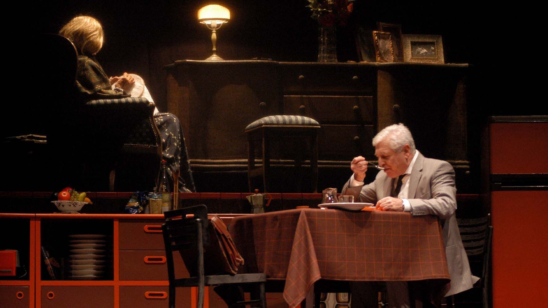 Foto di scena dello spettacolo Sette Piani da Dino Buzzati, regia di Paolo Valerio