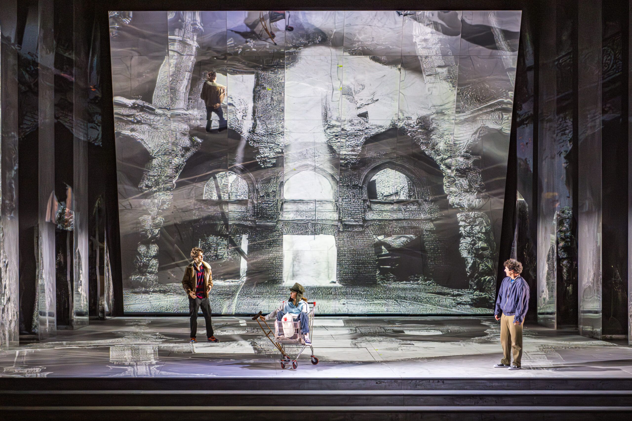 Foto di scena dello spettacolo Romeo e Giulietta di William Shakespeare, regia di Paolo Valerio