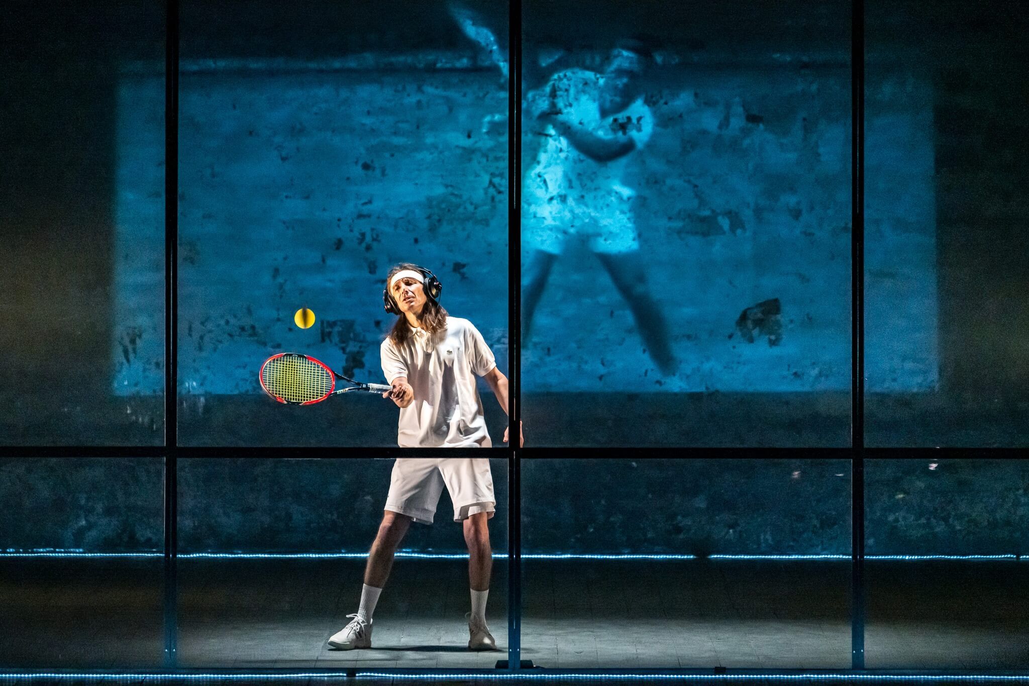 Foto di scena dello spettacolo Il Muro Trasparente, Delirio di un tennista sentimentale, con Paolo Valerio, Regia di Paolo Valerio