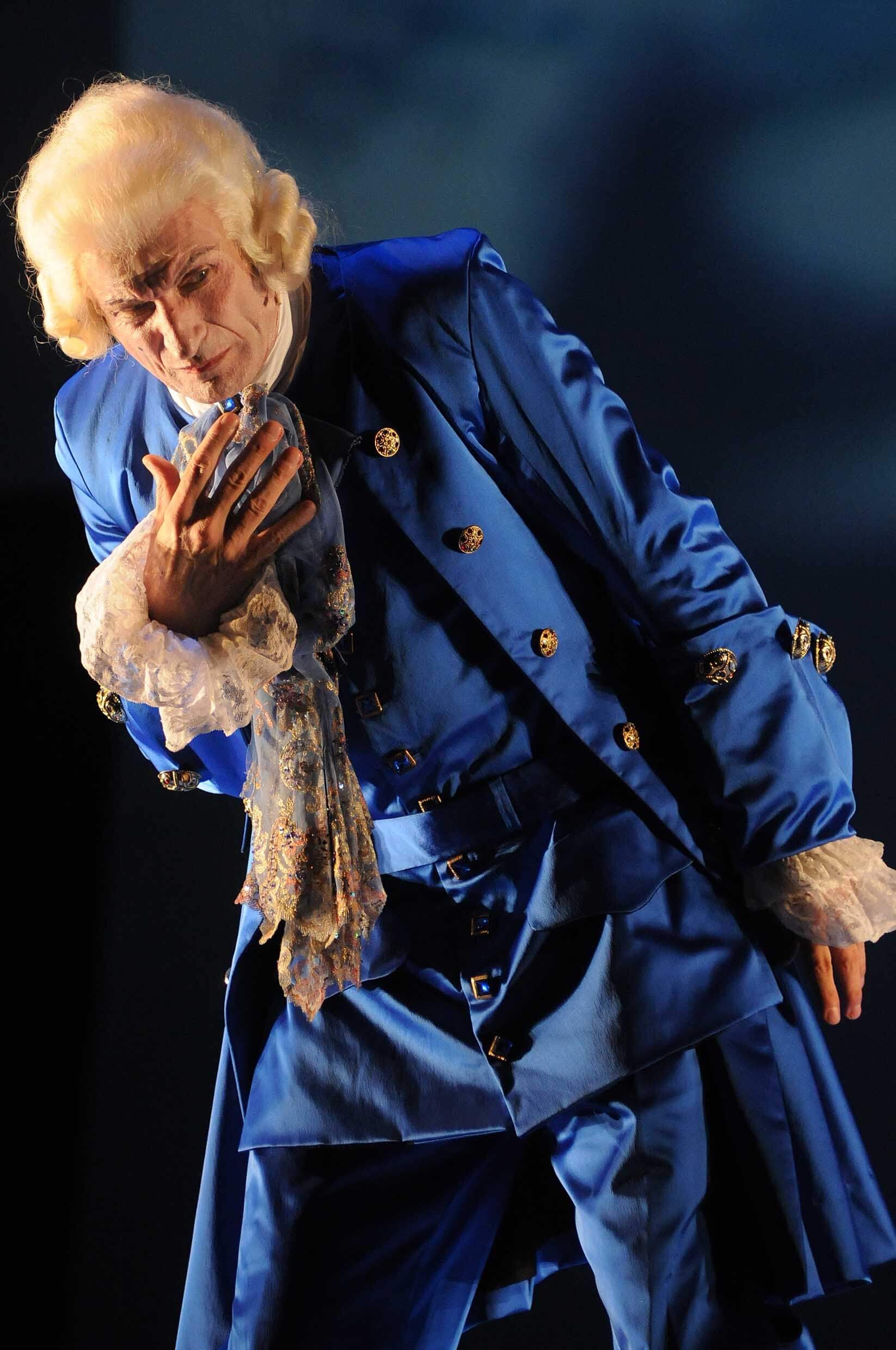 Foto di scena dello spettacolo Il bugiardo di Carlo Goldoni, regia di Paolo Valerio