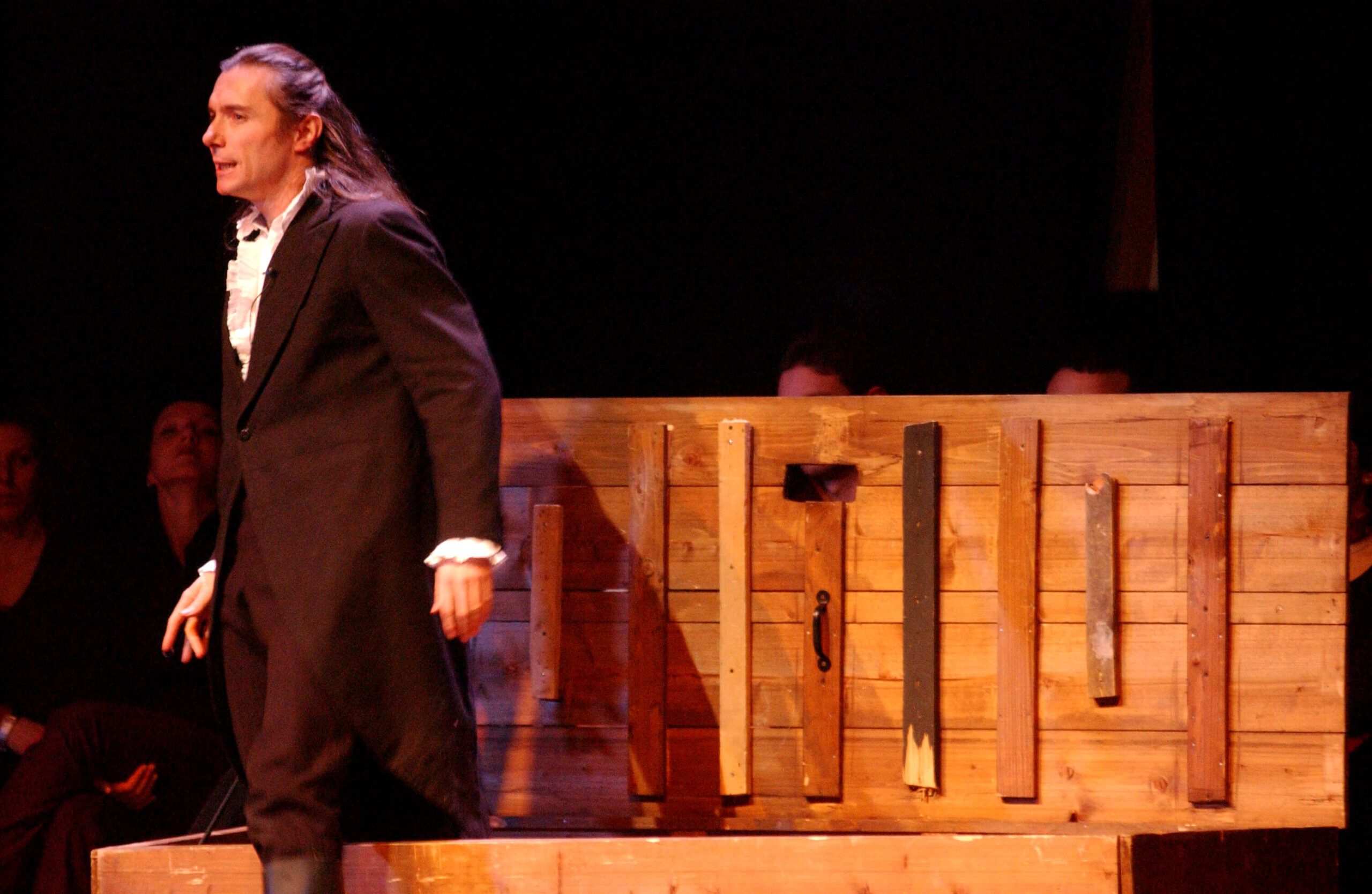 Foto di scena dello spettacolo Amleto da William Shakespeare, regia di Paolo Valerio
