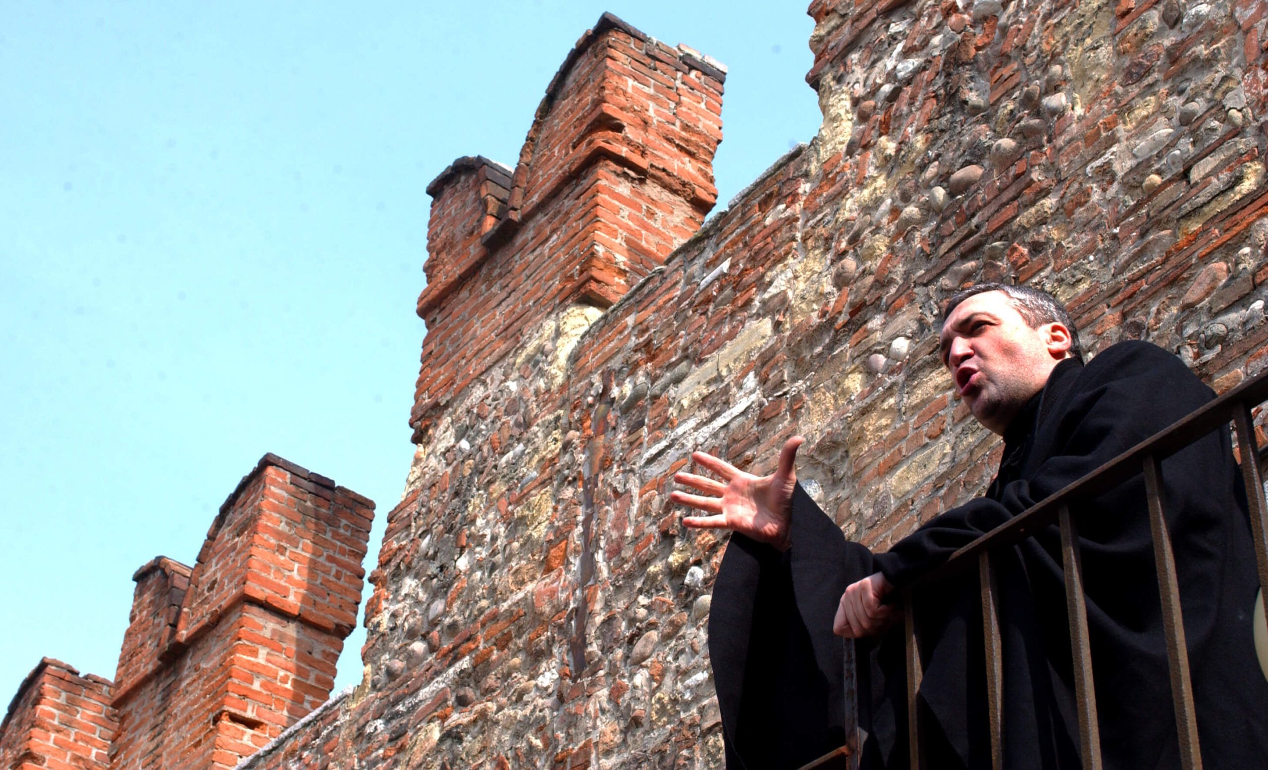 Foto di scena dello spettacolo Romeo e Giulietta di William Shakespeare, regia di Paolo Valerio