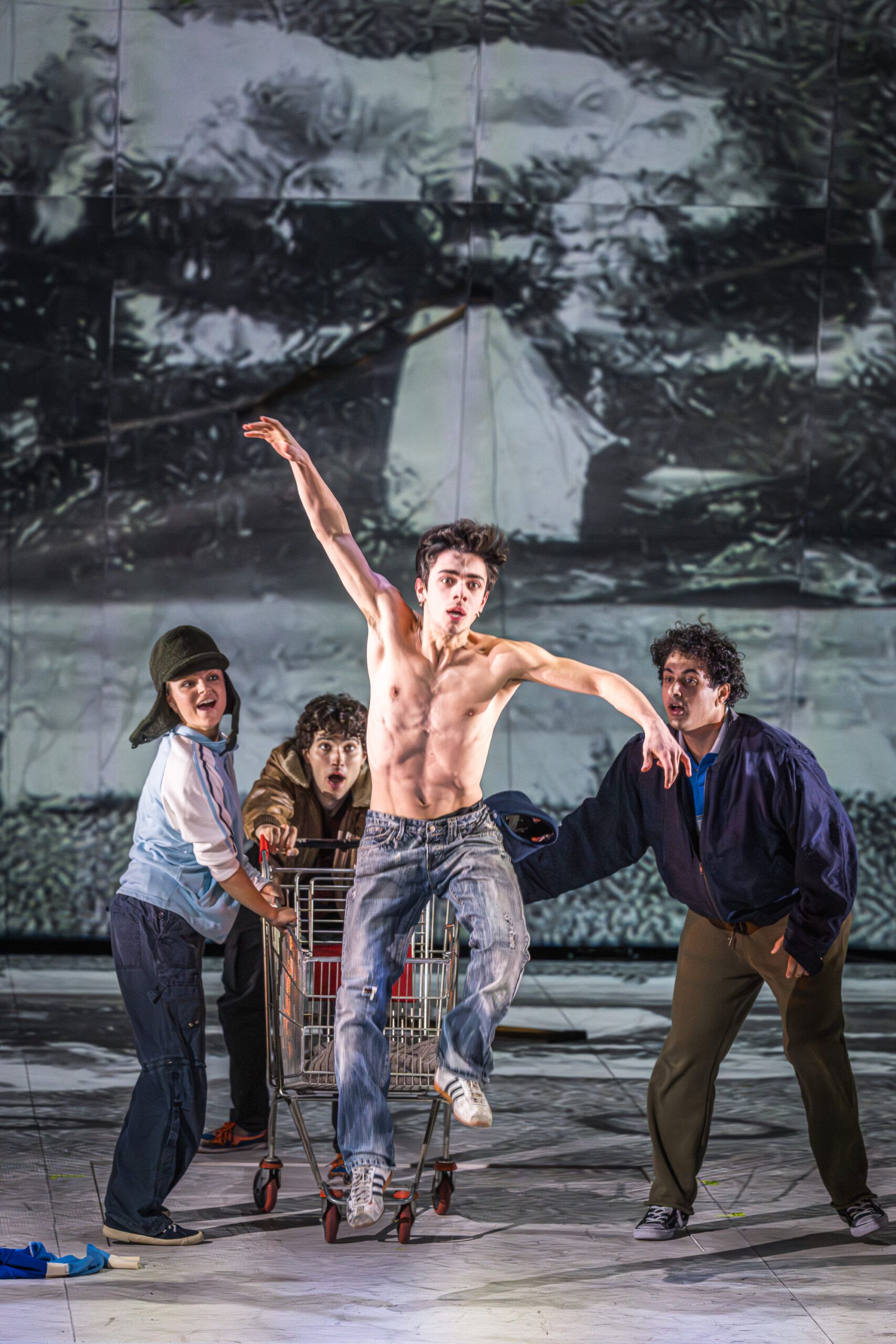 Foto di scena dello spettacolo Romeo e Giulietta di William Shakespeare, regia di Paolo Valerio