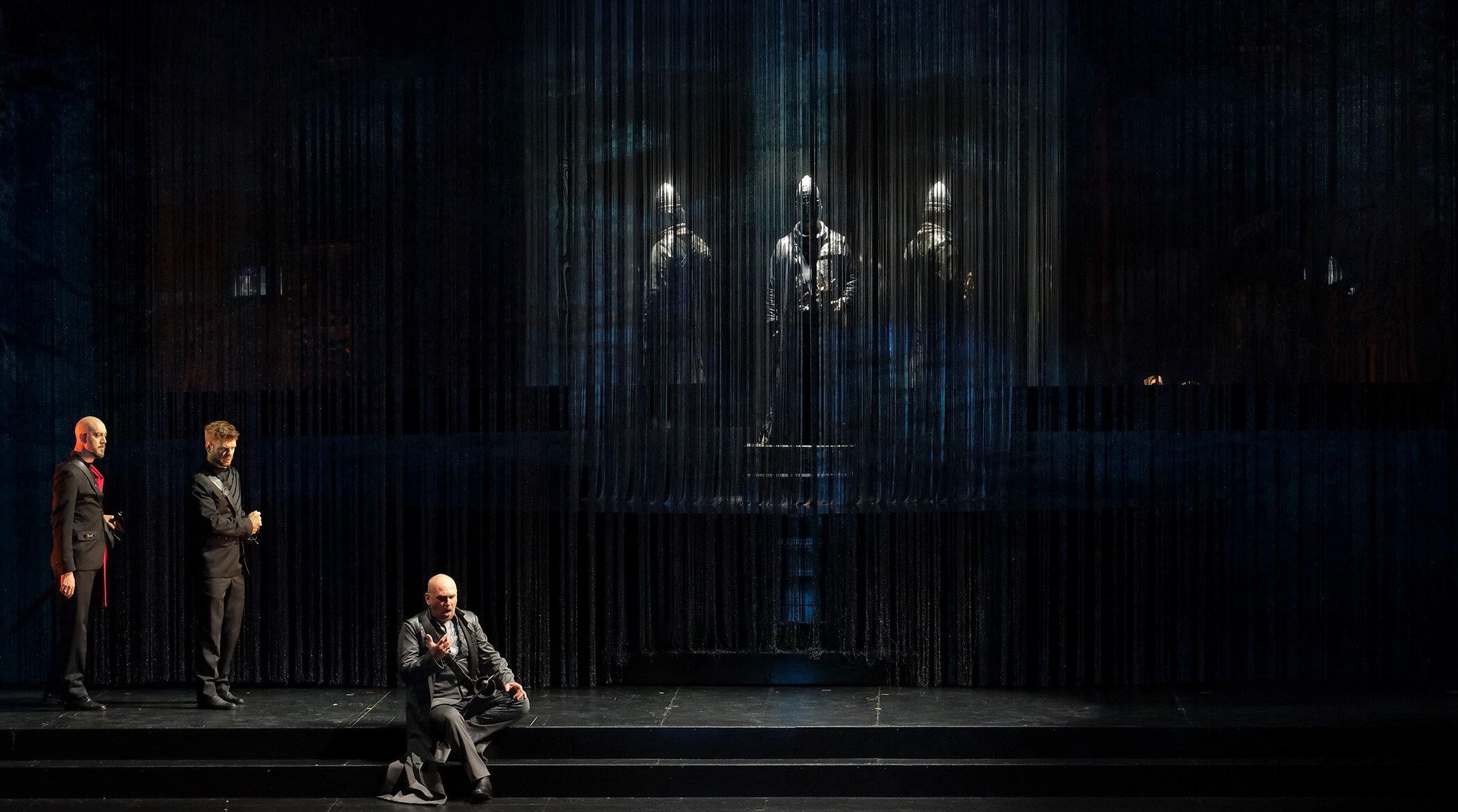 Foto di scena dell'opera Amleto diretto da Paolo Valerio
