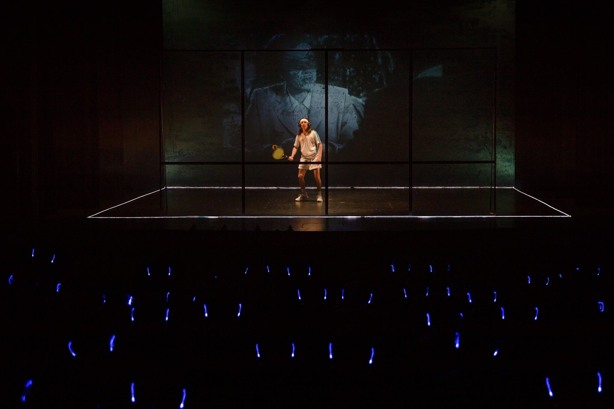 Foto di scena dello spettacolo Il Muro Trasparente, Delirio di un tennista sentimentale, con Paolo Valerio, Regia di Paolo Valerio