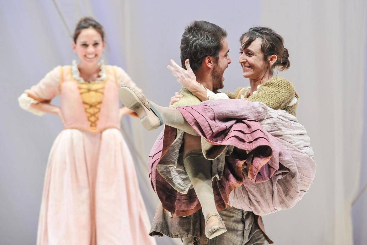 Foto di scena dello spettacolo Le baruffe chiozzotte di Carlo Goldoni, regia di Paolo Valerio