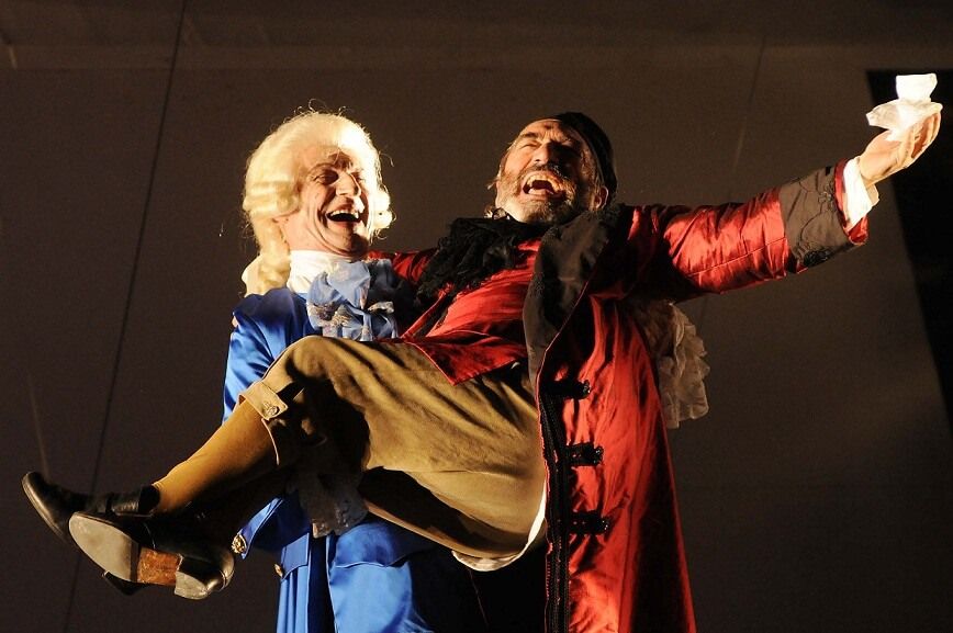 Foto di scena dello spettacolo Il bugiardo di Carlo Goldoni, regia di Paolo Valerio