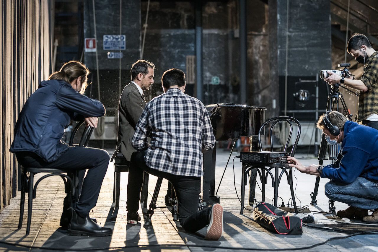 Foto dello spettacolo e docu-film "Ricordare, portare al cuore", regia di Paolo Valerio