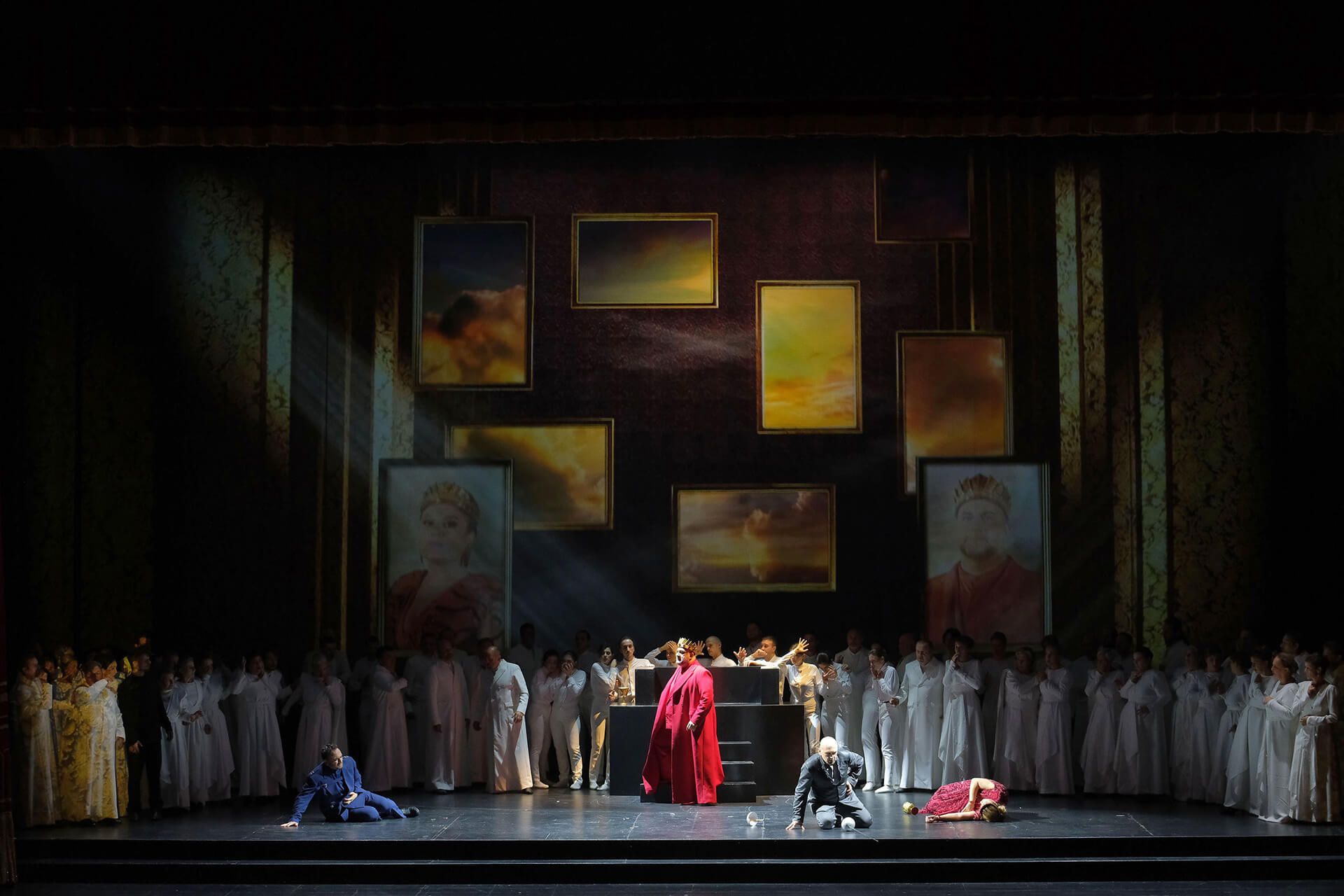 Foto di scena dell'opera Amleto diretto da Paolo Valerio