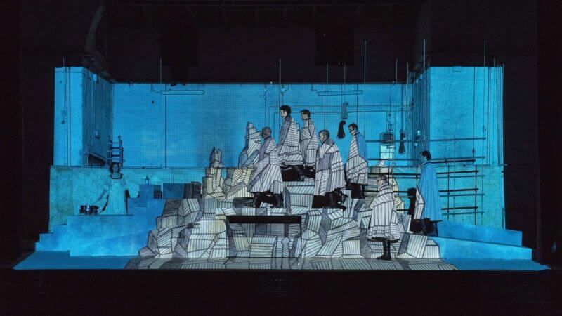 Foto di scena dello spettacolo Il deserto dei Tartari, tratto dalla graphic novel di Dino Buzzati, regia di Paolo Valerio