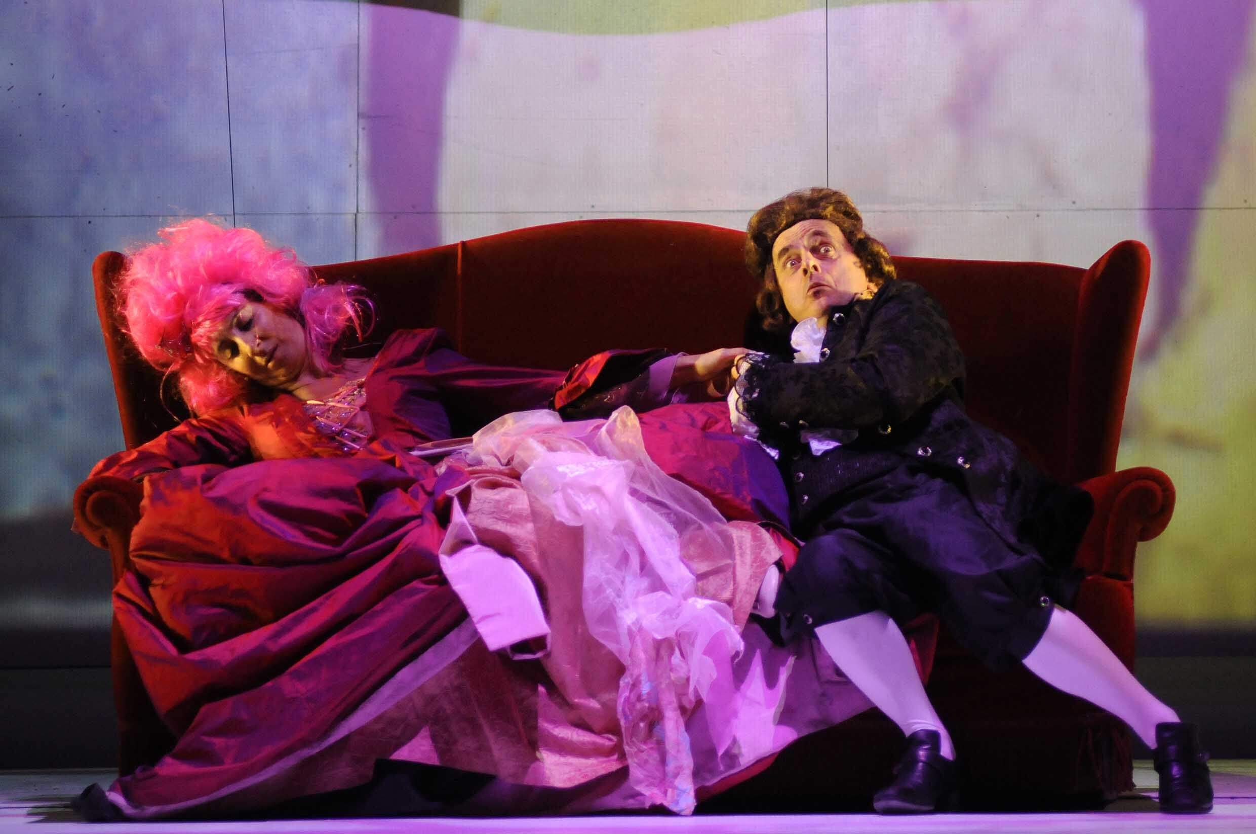 Foto di scena dello spettacolo Il bugiardo di Carlo Goldoni, regia di Paolo Valerio