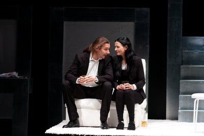 Foto di scena dello spettacolo Piccoli crimini coniugali, con Elena Giusti e Paolo Valerio