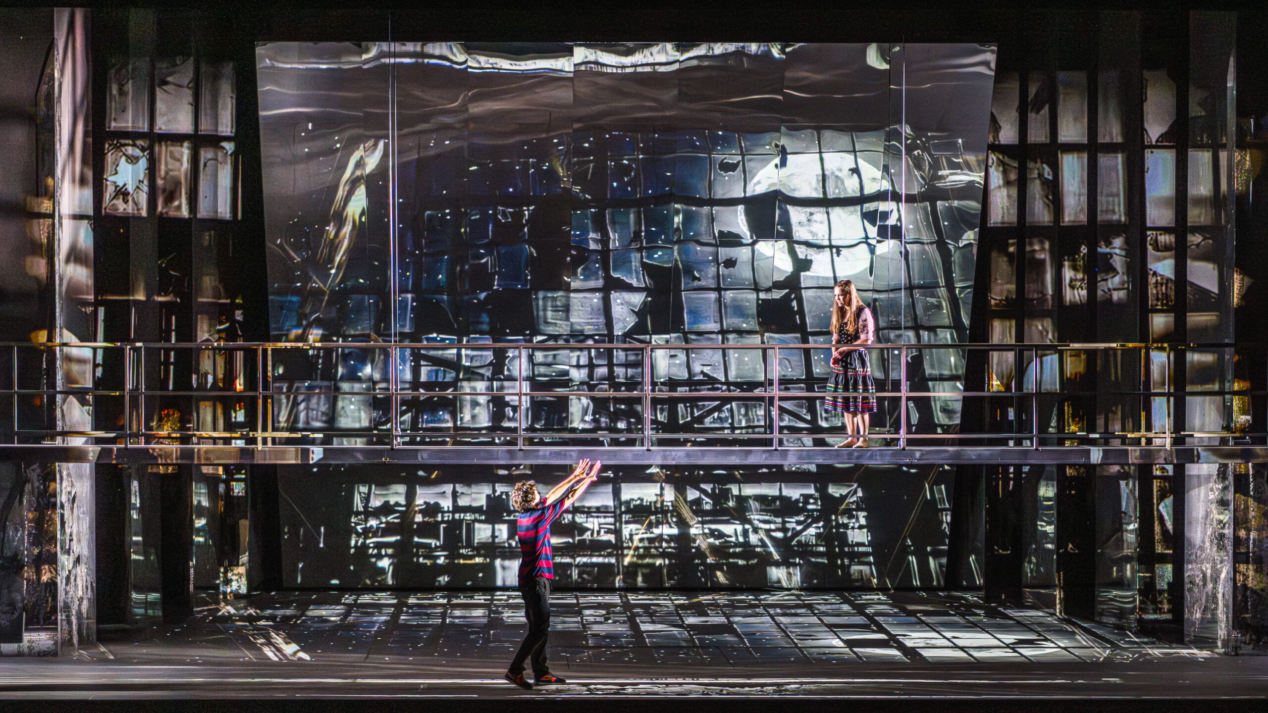 Foto di scena dello spettacolo Romeo e Giulietta di William Shakespeare, regia di Paolo Valerio