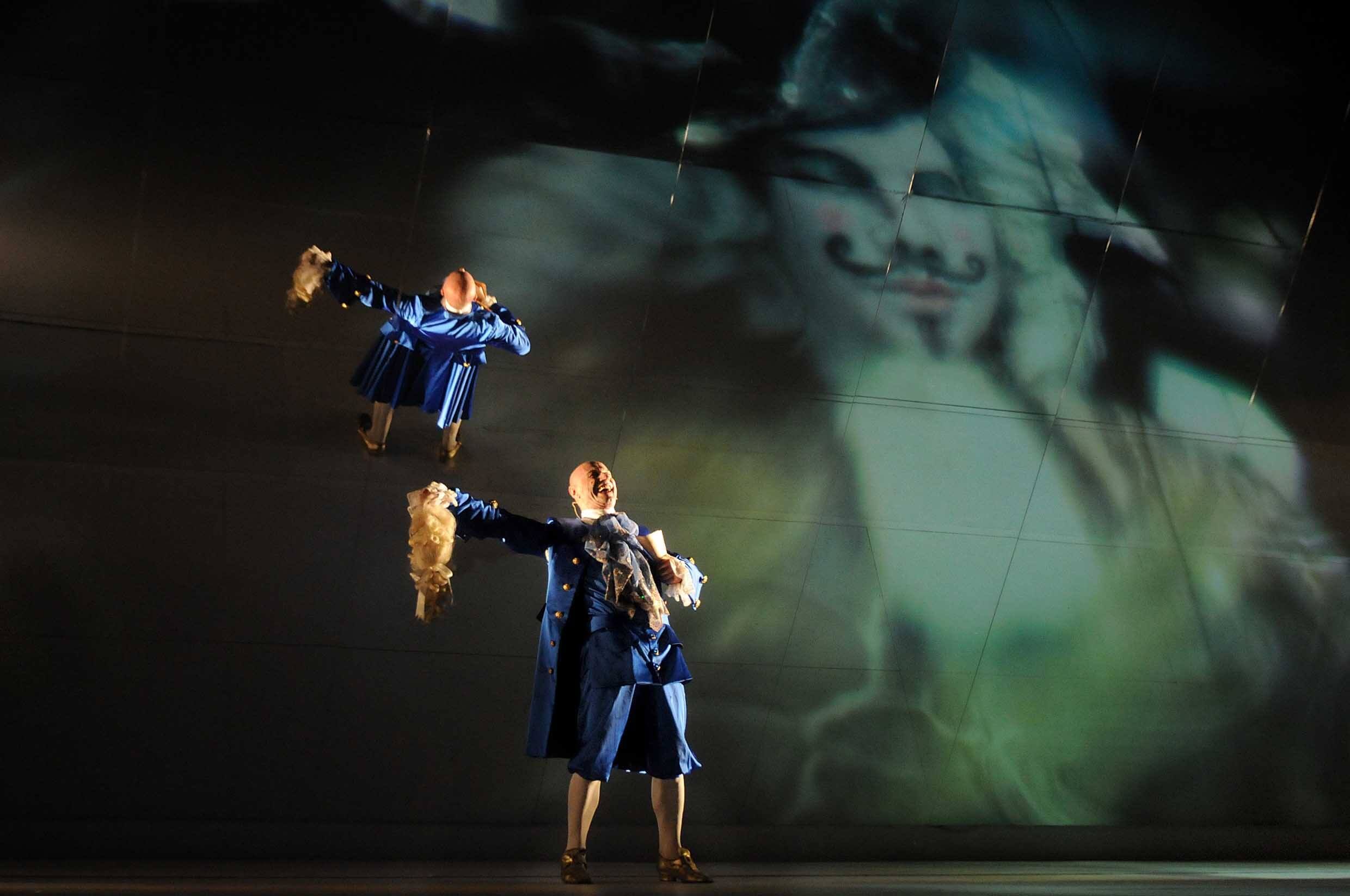 Foto di scena dello spettacolo Il bugiardo di Carlo Goldoni, regia di Paolo Valerio