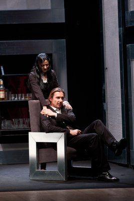 Foto di scena dello spettacolo Piccoli crimini coniugali, con Elena Giusti e Paolo Valerio