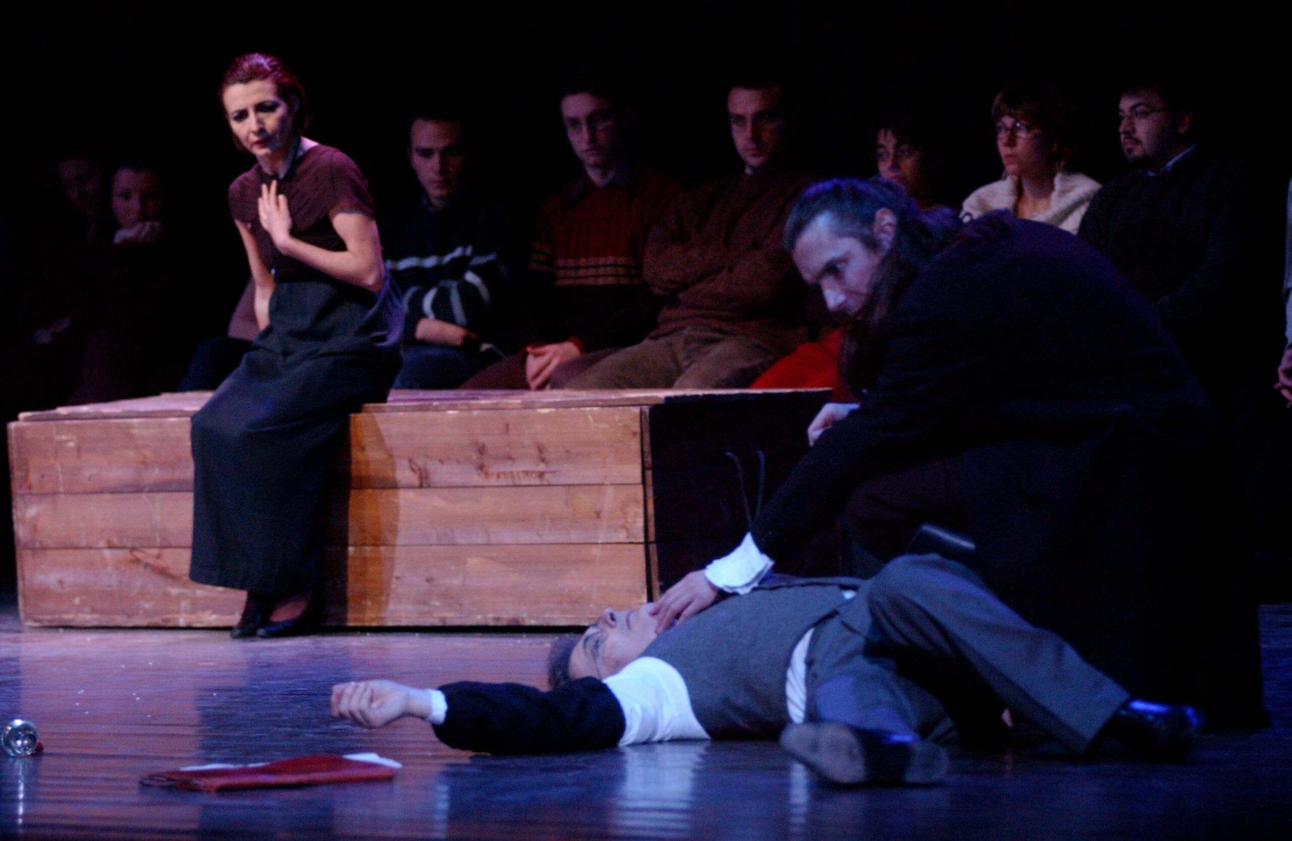 Foto di scena dello spettacolo Amleto da William Shakespeare, regia di Paolo Valerio