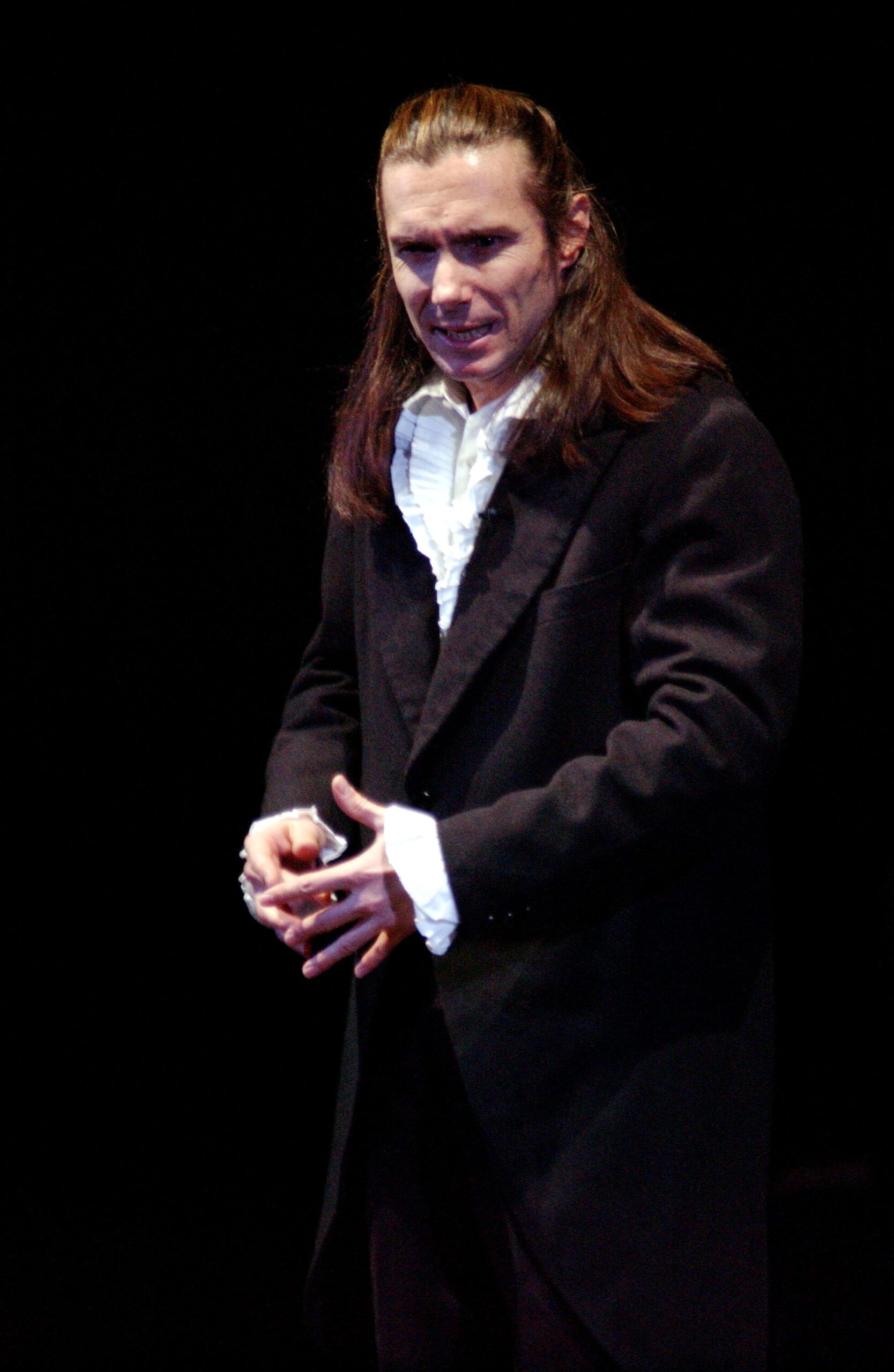Foto di scena dello spettacolo Amleto da William Shakespeare, regia di Paolo Valerio