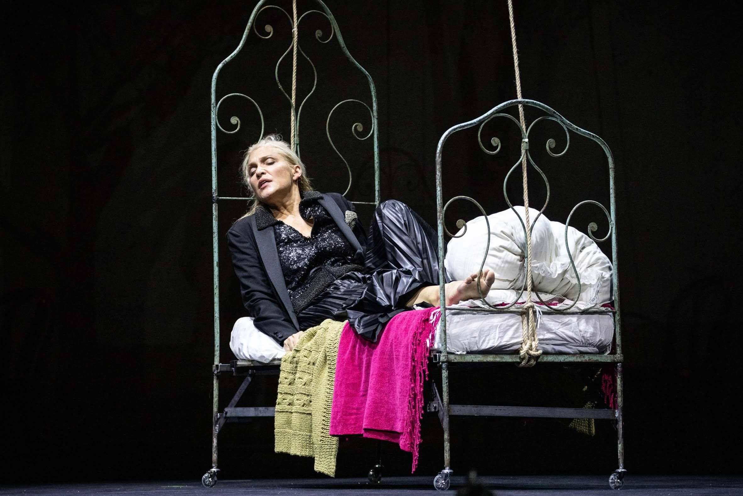 Foto di scena dello spettacolo Jezabel, tratto da Iréne Nèmirovsky, regia di Paolo Valerio