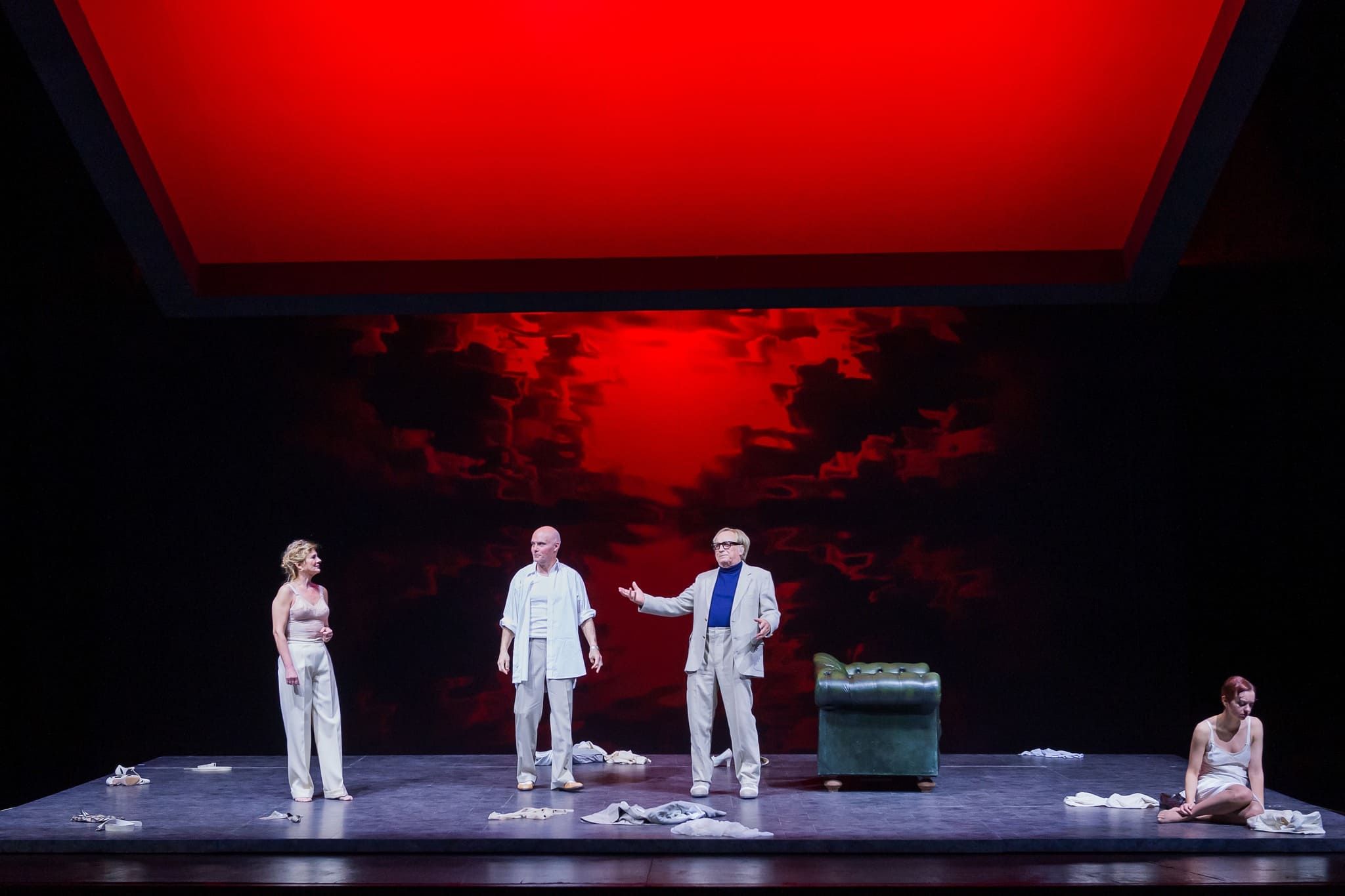 Foto di scena dello spettacolo Non si sa come di Luigi Pirandello, con Franco Branciaroli, regia di Paolo Valerio