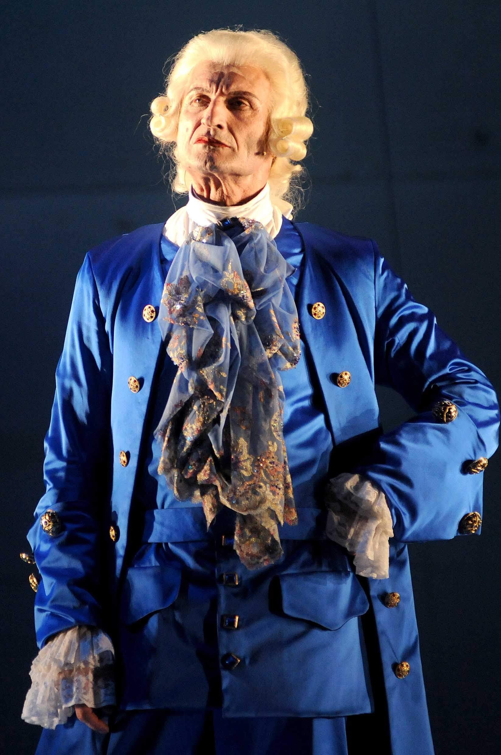 Foto di scena dello spettacolo Il bugiardo di Carlo Goldoni, regia di Paolo Valerio
