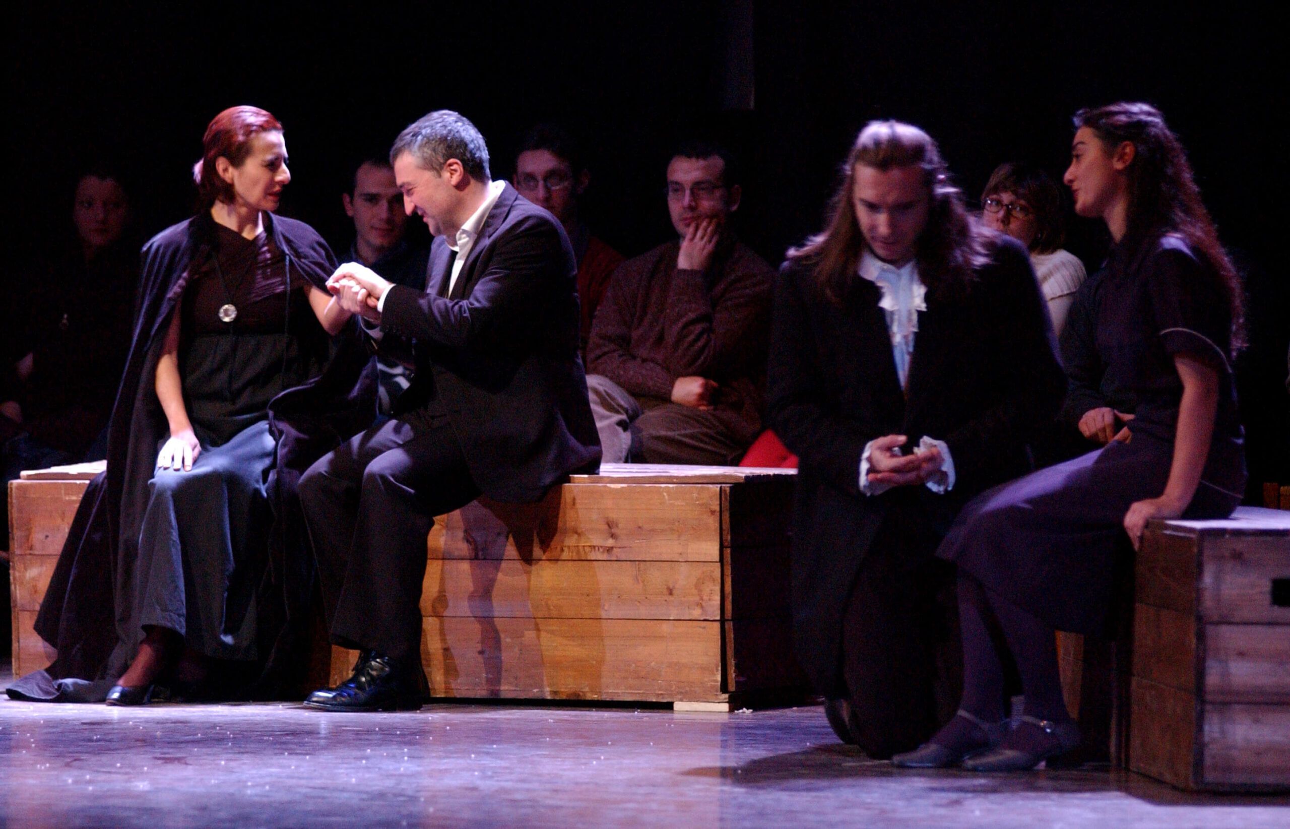 Foto di scena dello spettacolo Amleto da William Shakespeare, regia di Paolo Valerio