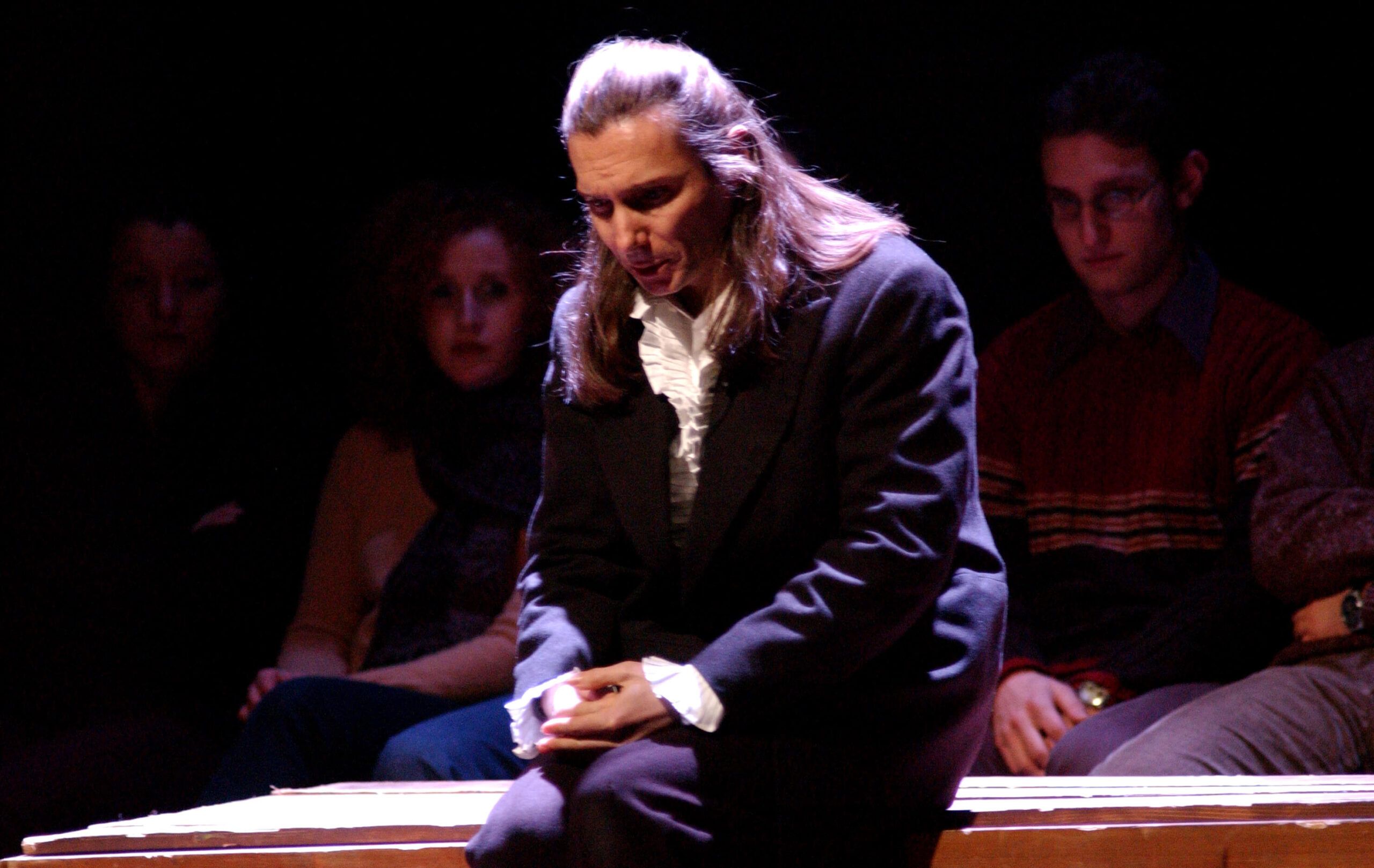 Foto di scena dello spettacolo Amleto da William Shakespeare, regia di Paolo Valerio