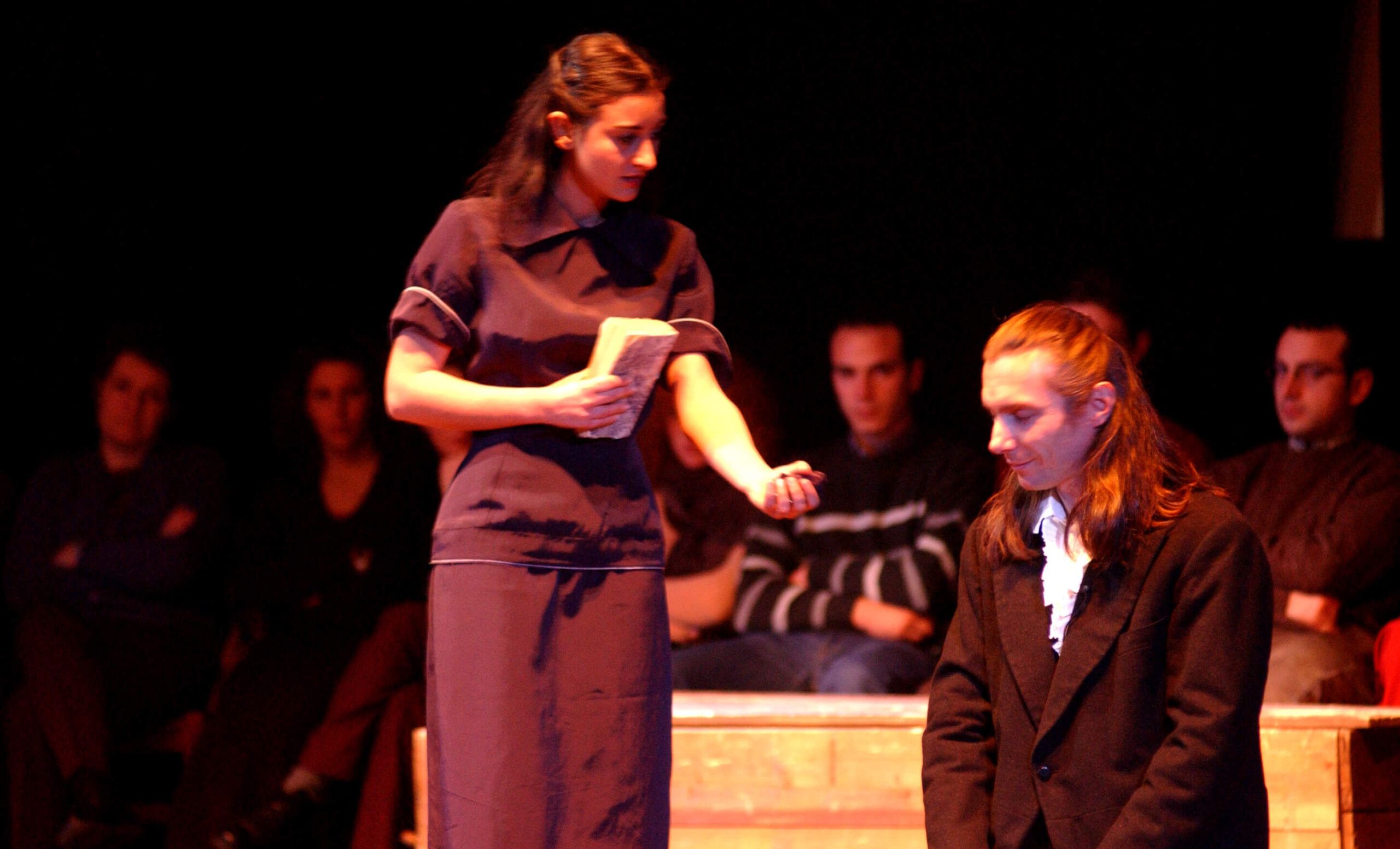 Foto di scena dello spettacolo Amleto da William Shakespeare, regia di Paolo Valerio