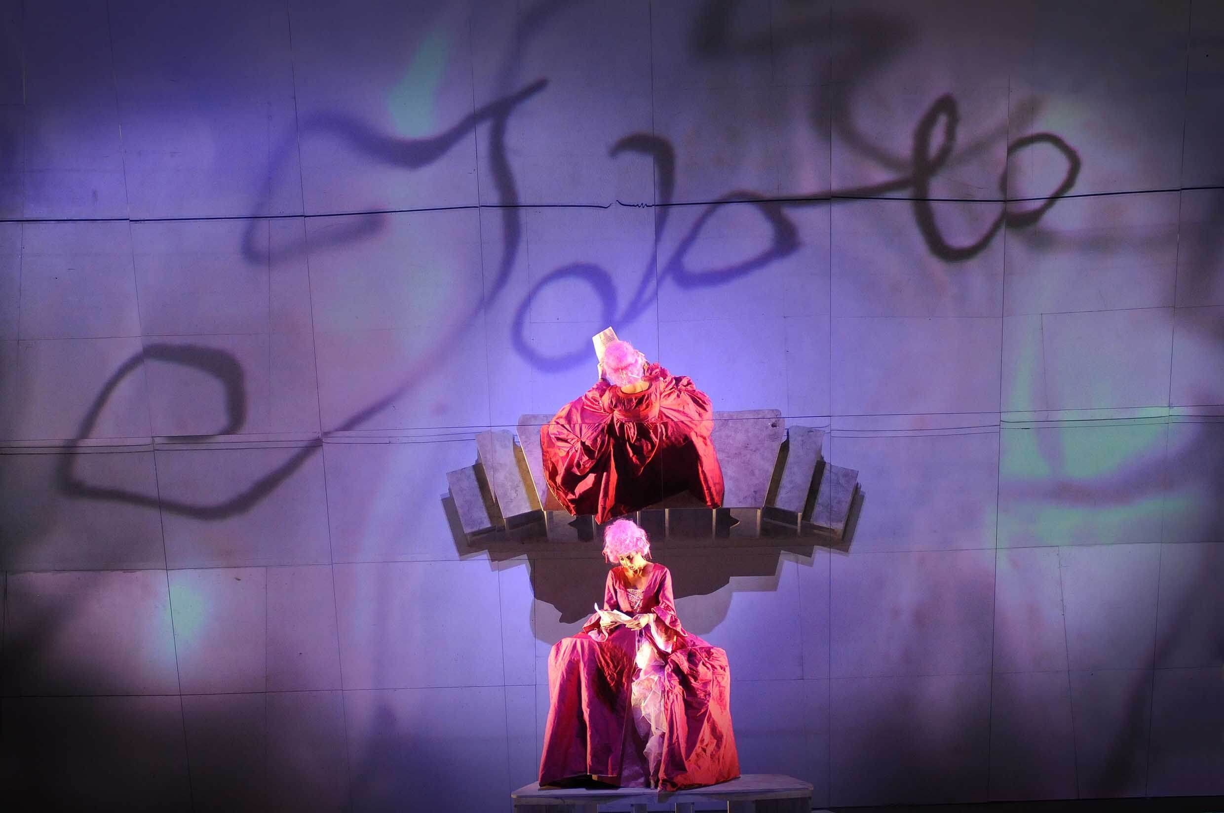 Foto di scena dello spettacolo Il bugiardo di Carlo Goldoni, regia di Paolo Valerio
