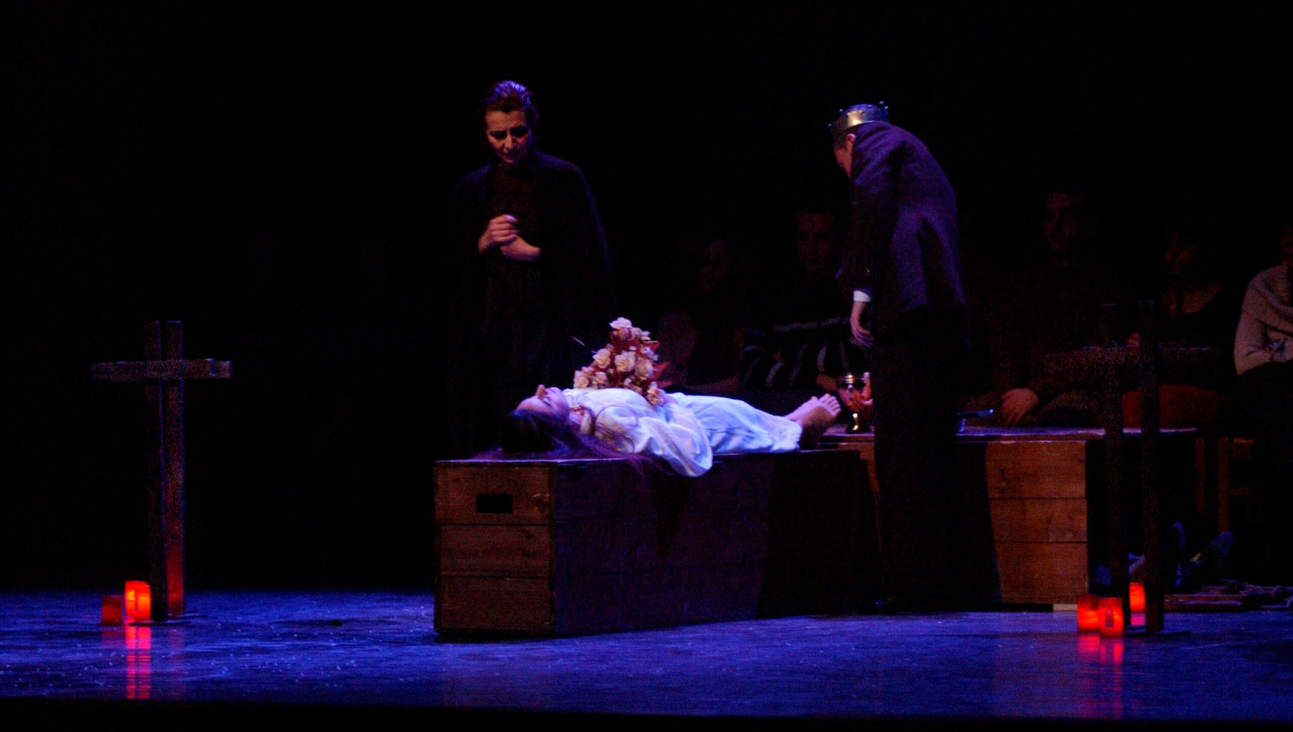 Foto di scena dello spettacolo Amleto da William Shakespeare, regia di Paolo Valerio